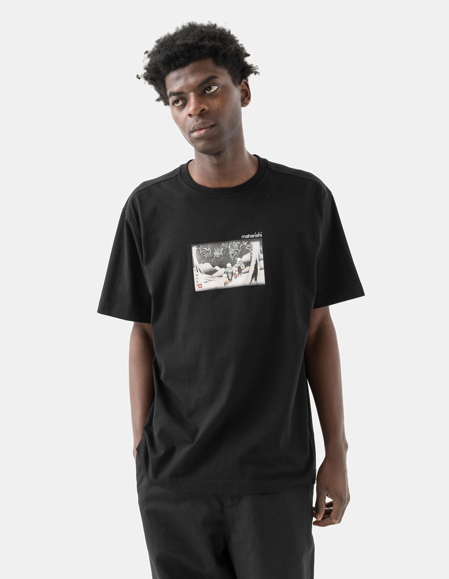 2213 Travellers In Snow S/S T-Shirt Black Comfortable Look