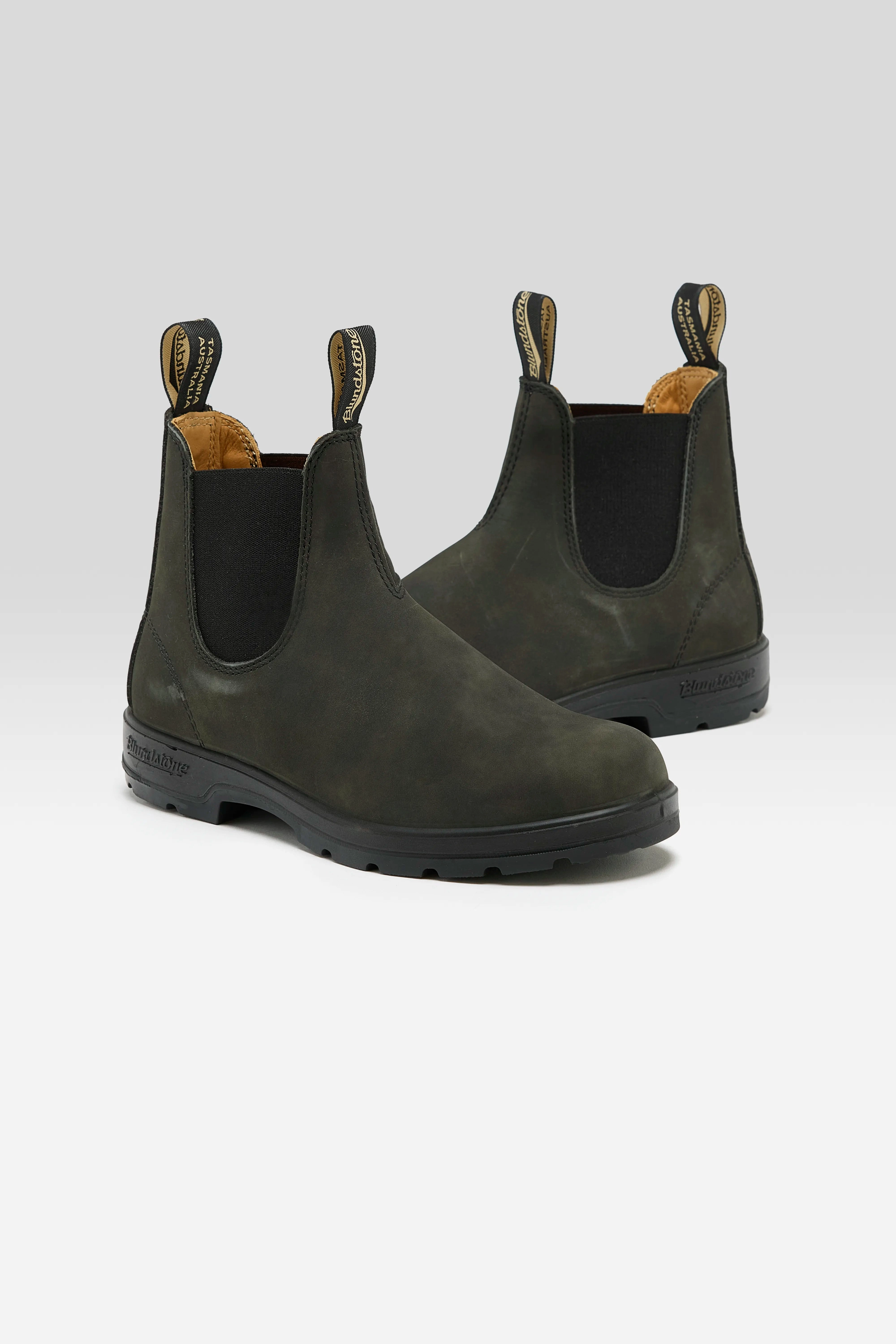 Reinforced Form Trail Exploration High Traction Urban Commute 587 Classic Chelsea Boots for Women  (252 / W / BLACK)