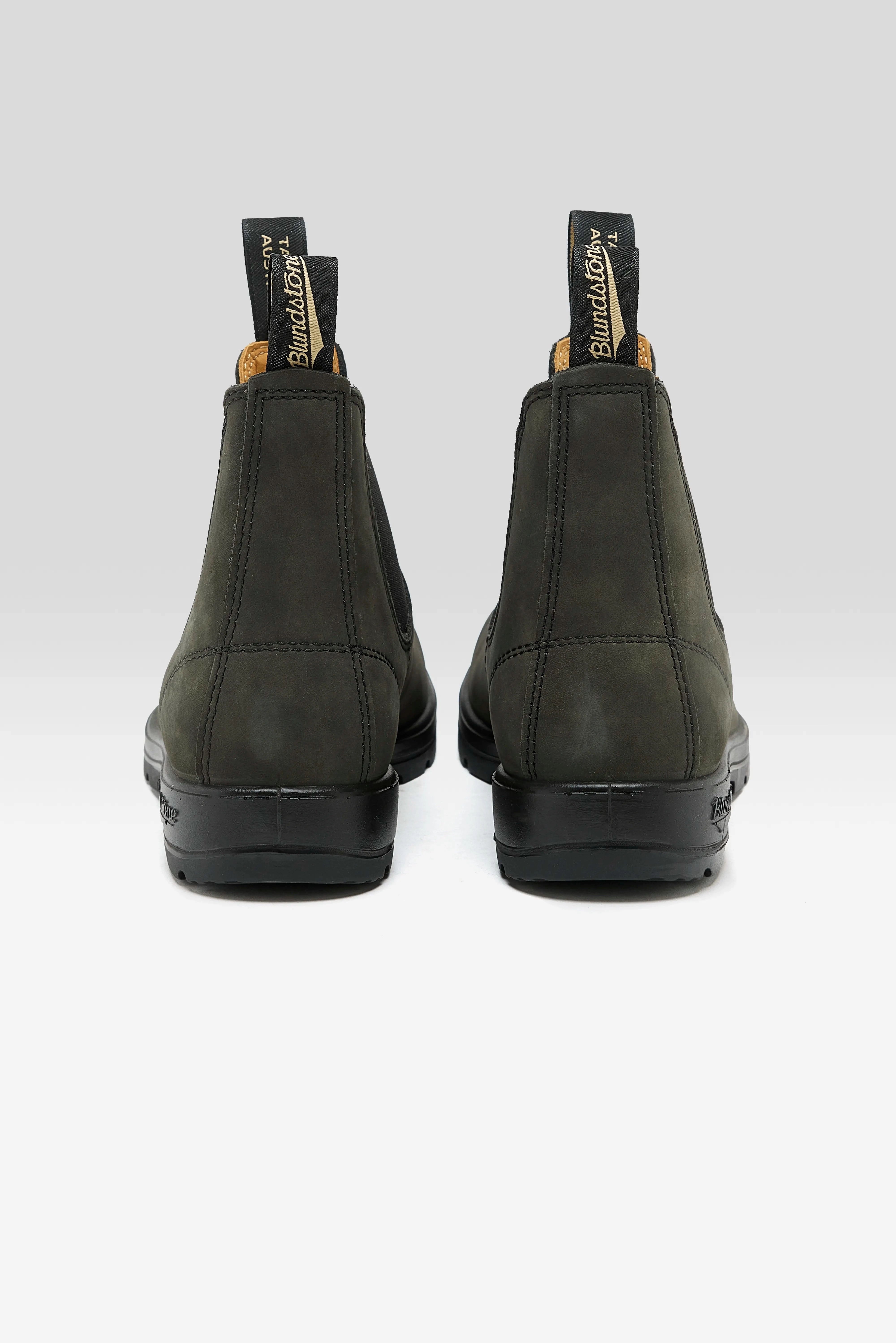 Quality craftsmanship Stabilizing Outrigger 587 Classic Chelsea Boots for Women  (252 / W / BLACK)