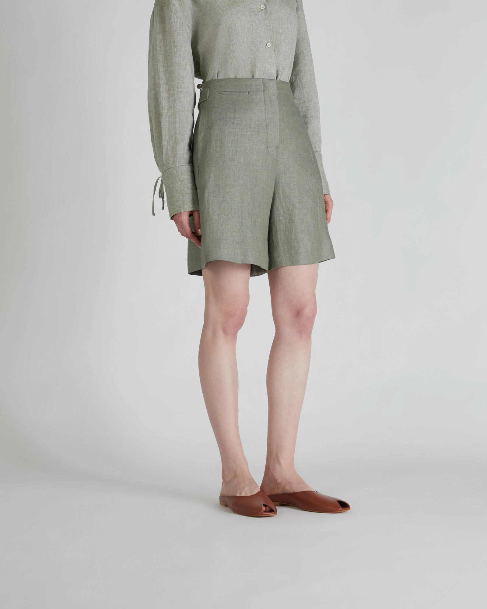 Comfy Flex Bermuda shorts in linen