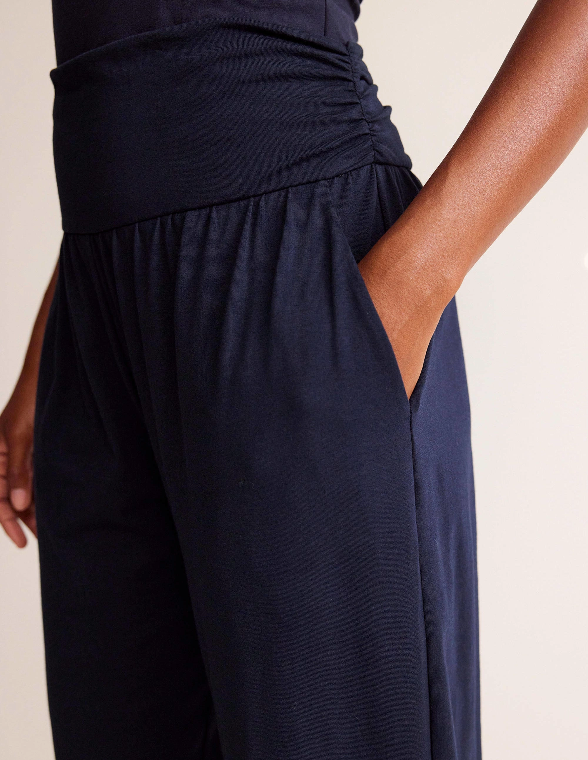 Hareem Jersey Joggers-Navy Neutral Look