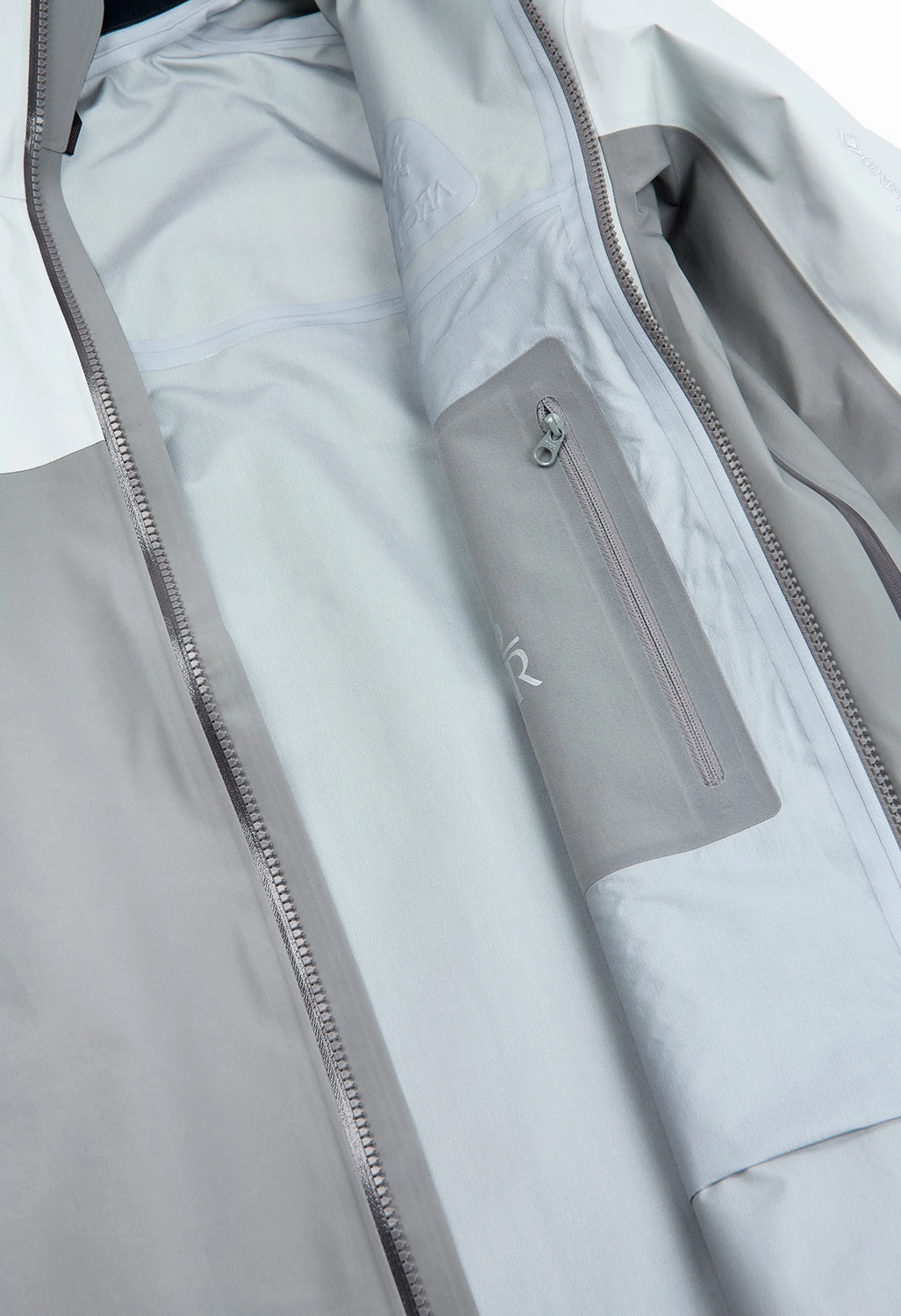 Practical Layer Arc'teryx Men's Beta AR Jacket - Solitude / Void