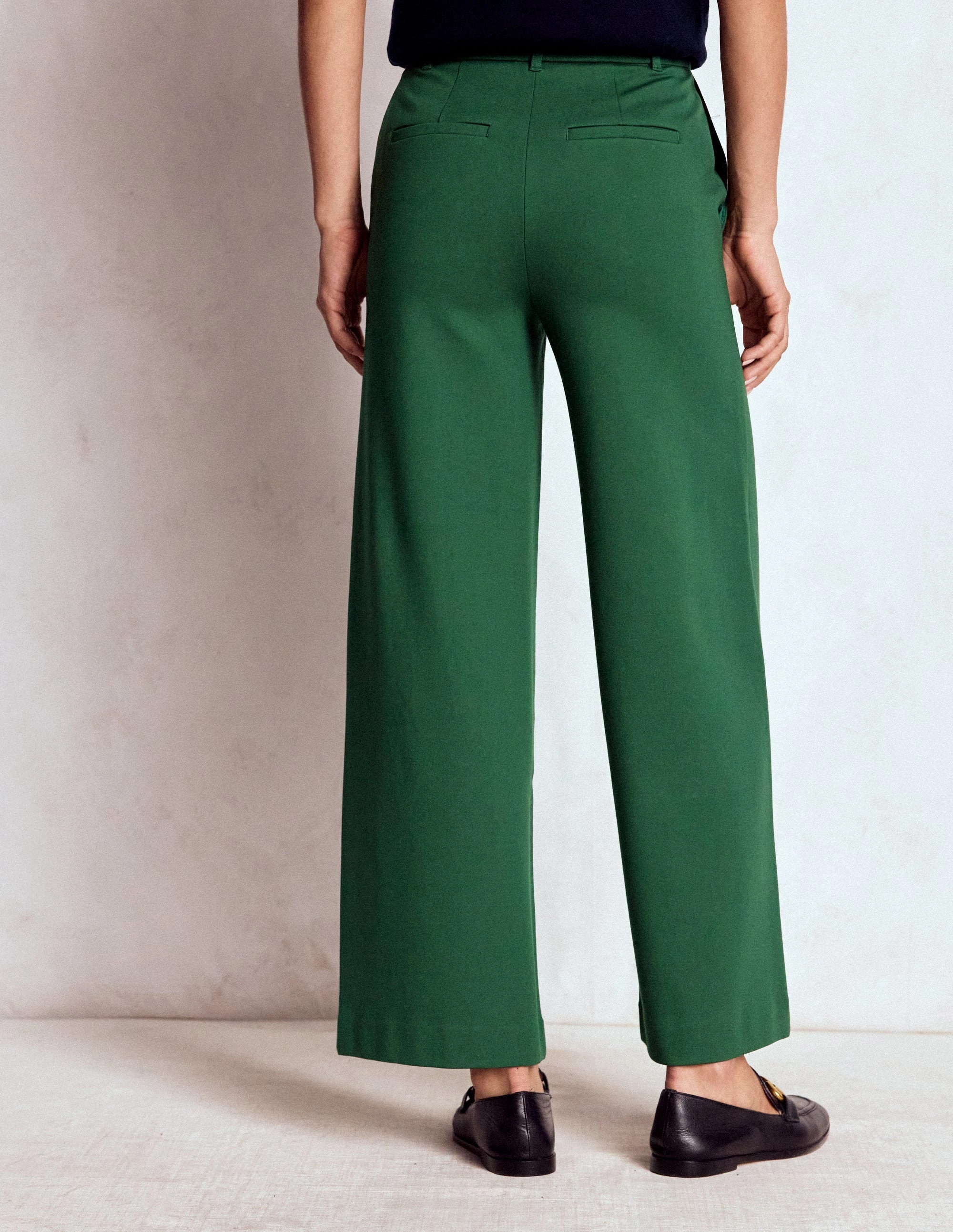 Practical Look Belgravia Ponte Crop Trousers-Hunter Green