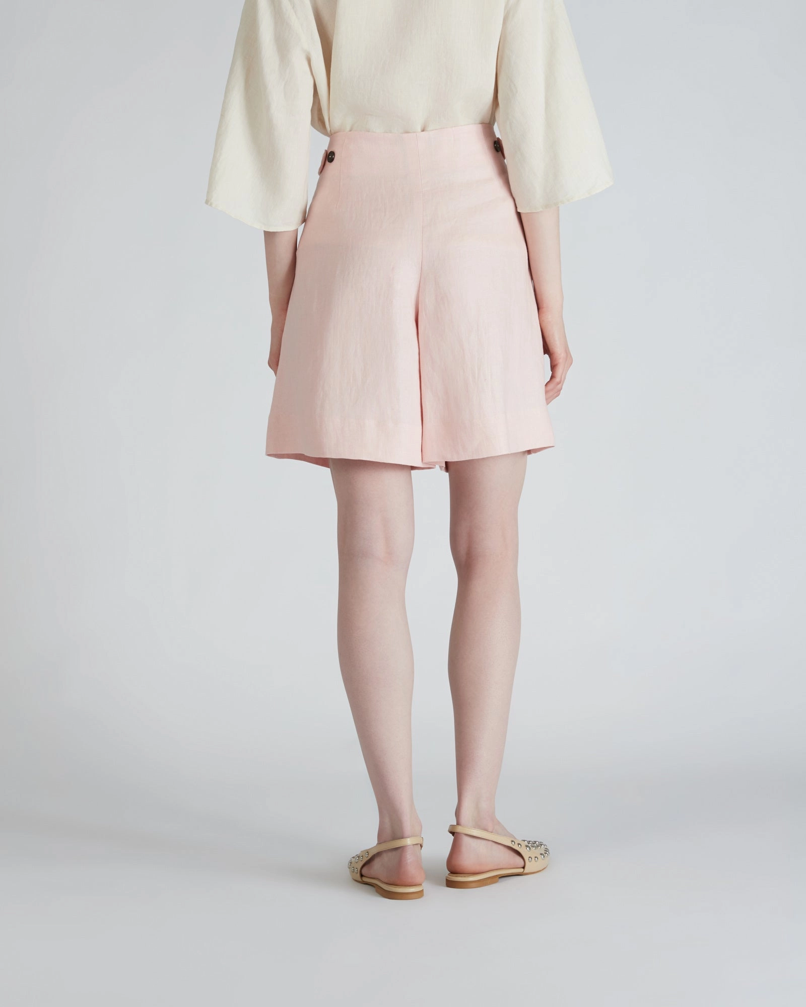 Hidden pockets Bermuda shorts in linen