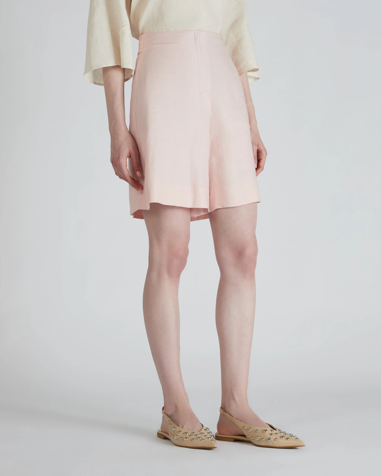 Bermuda shorts in linen Body Friendly Reflective details