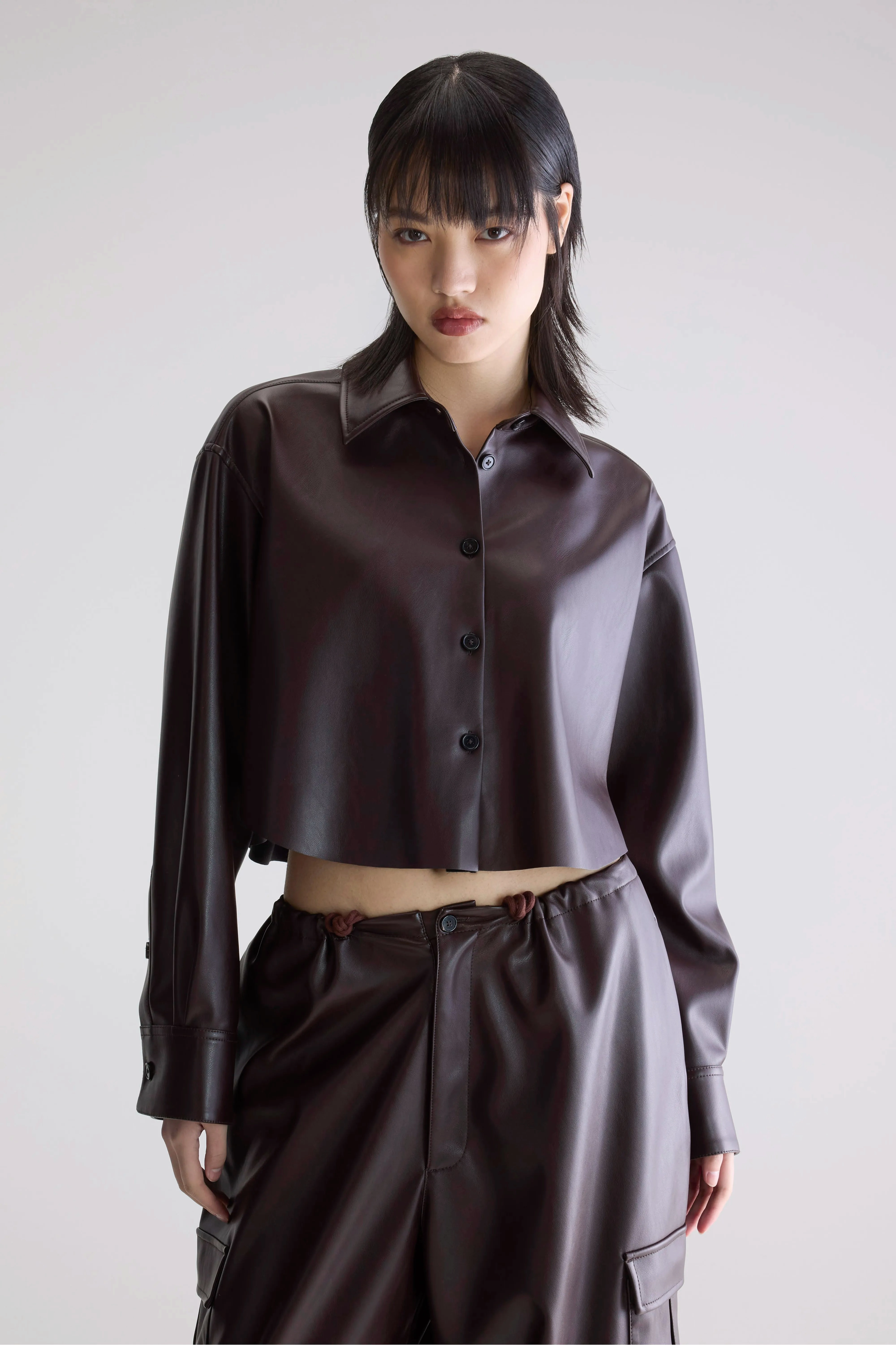 Compact Packing Holiday Special Johann faux leather shirt (252 / W / EBENE)