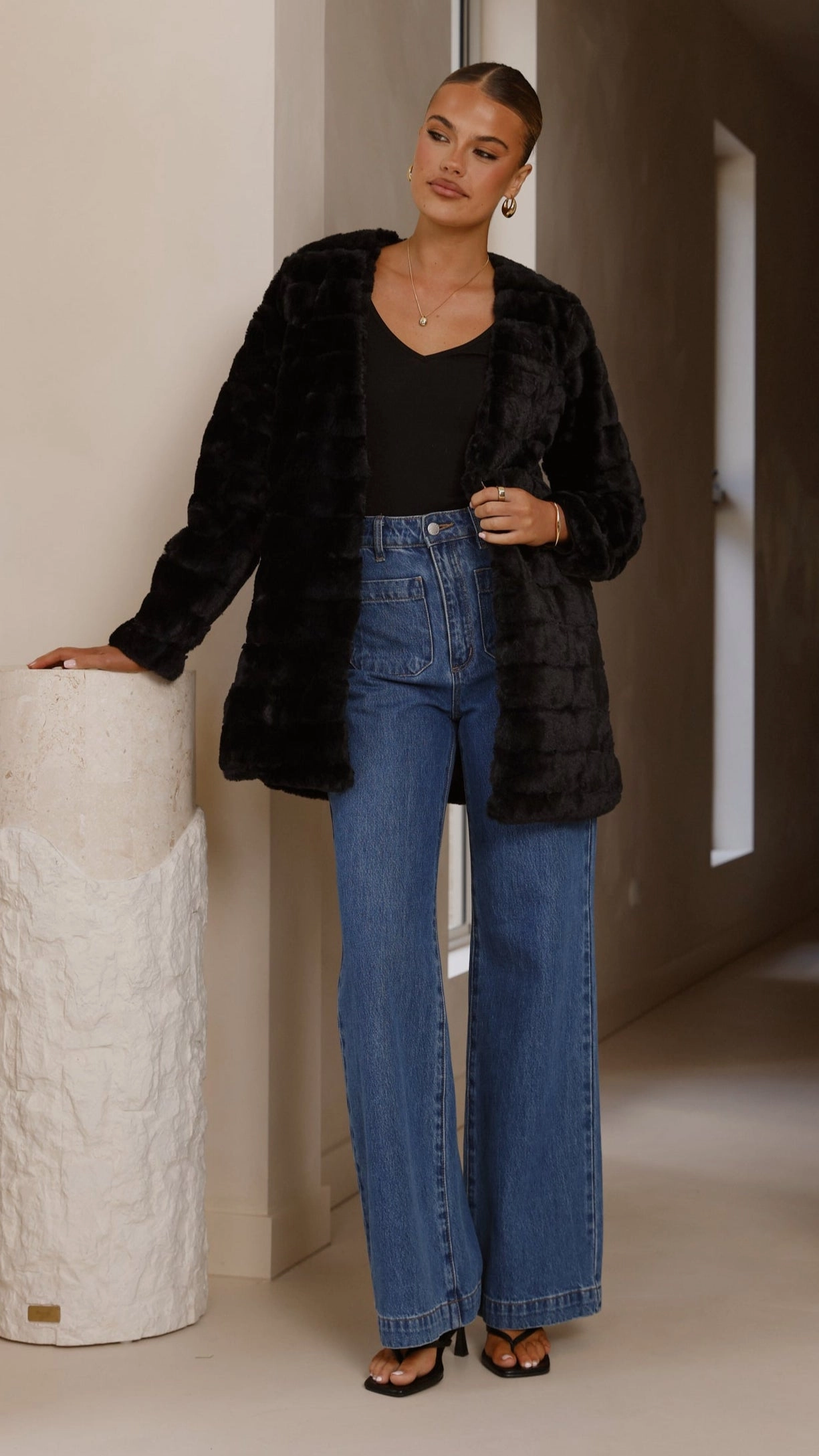 Tully Longline Jacket - Black Adjustable Belt Compression Panels