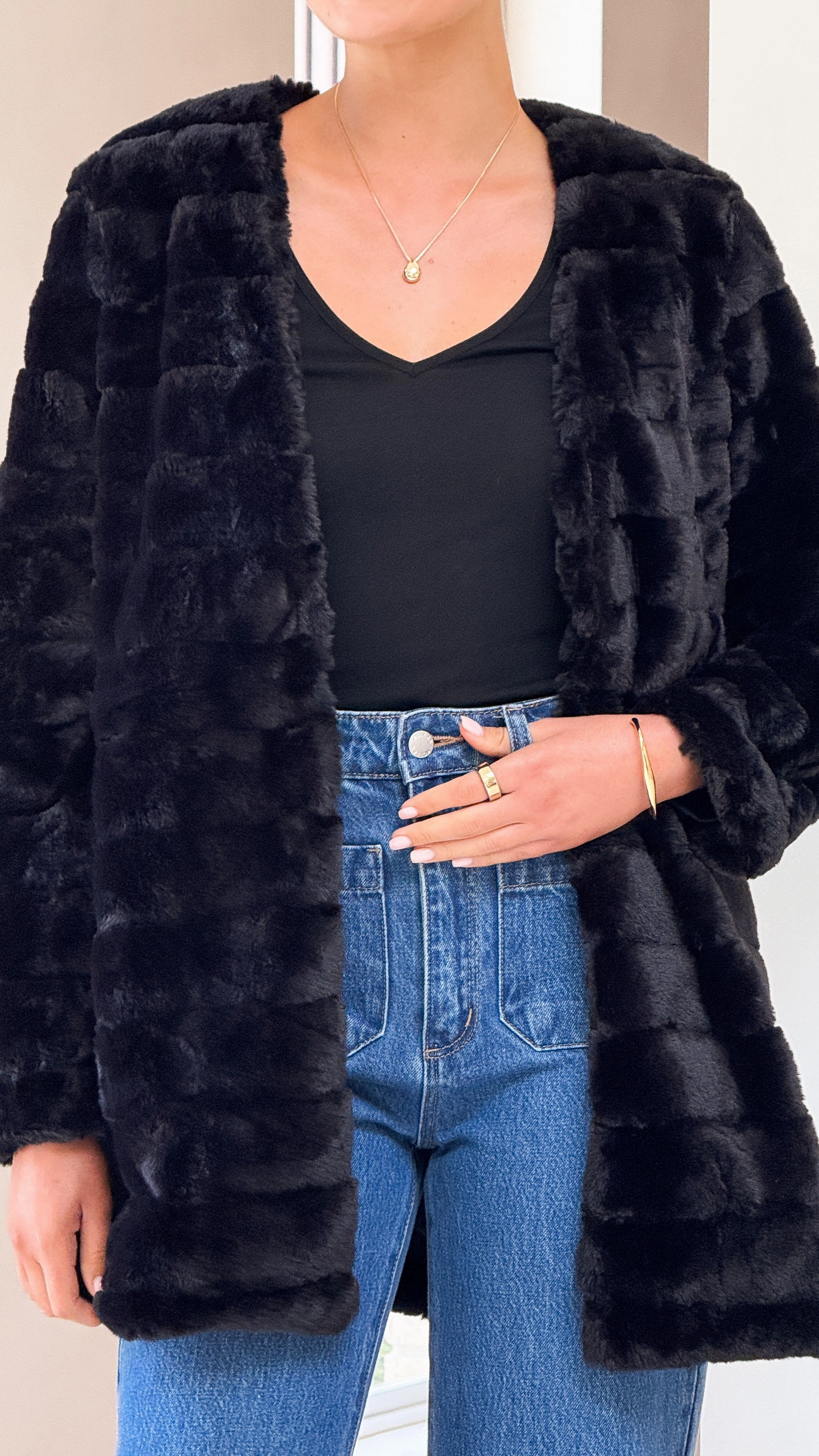 Tully Longline Jacket - Black Durable Color Retention