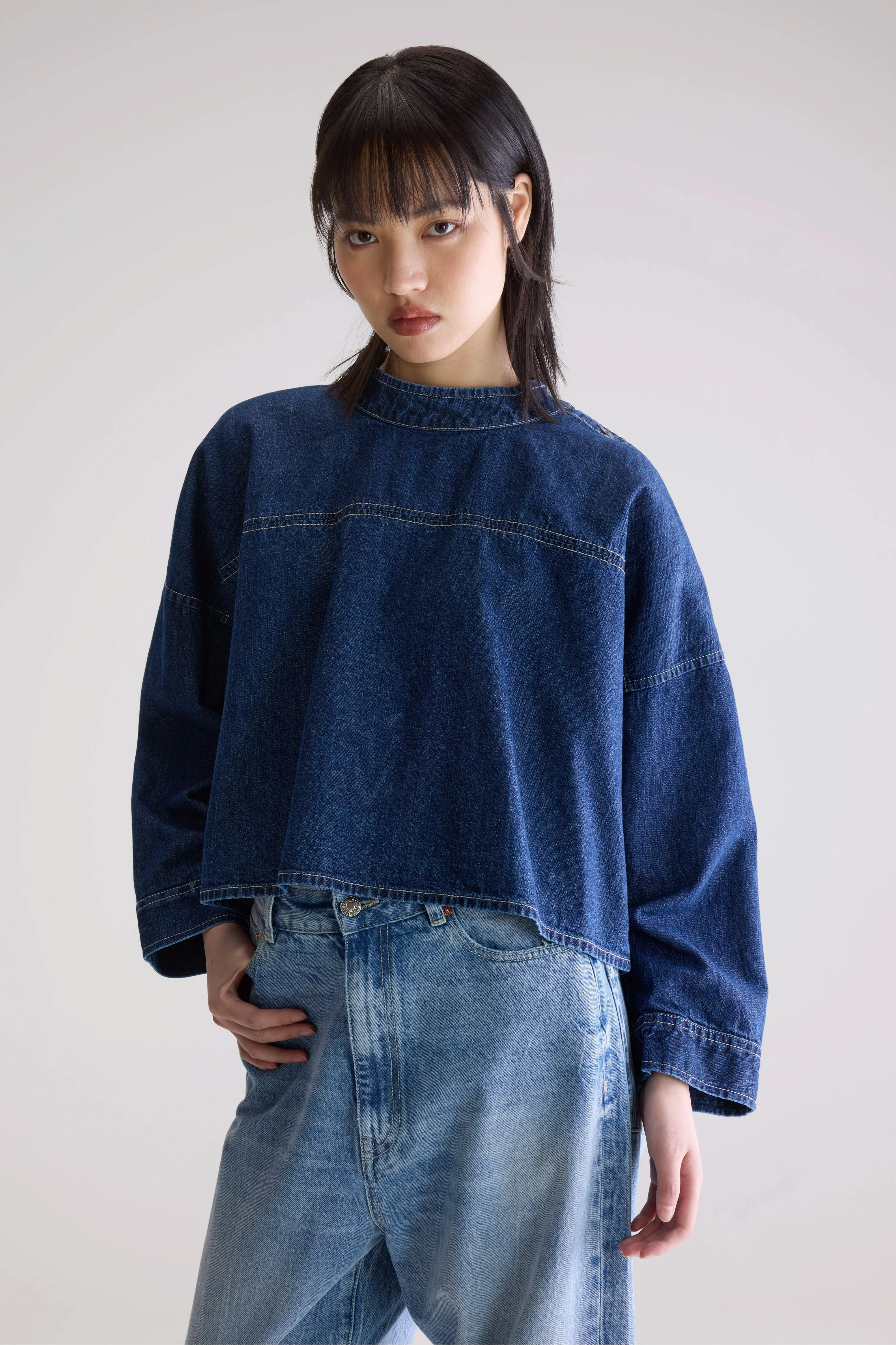 Inner Layer Monochrome Palette Waldo denim blouse (252 / W / MD BLUE STONE)