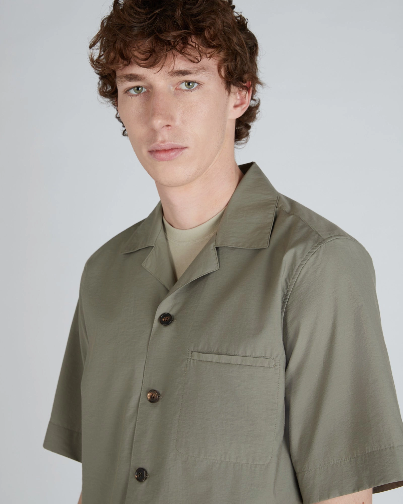 Neutral Tones Low Profile Pocket Design Cotton and technical fabric overshirt