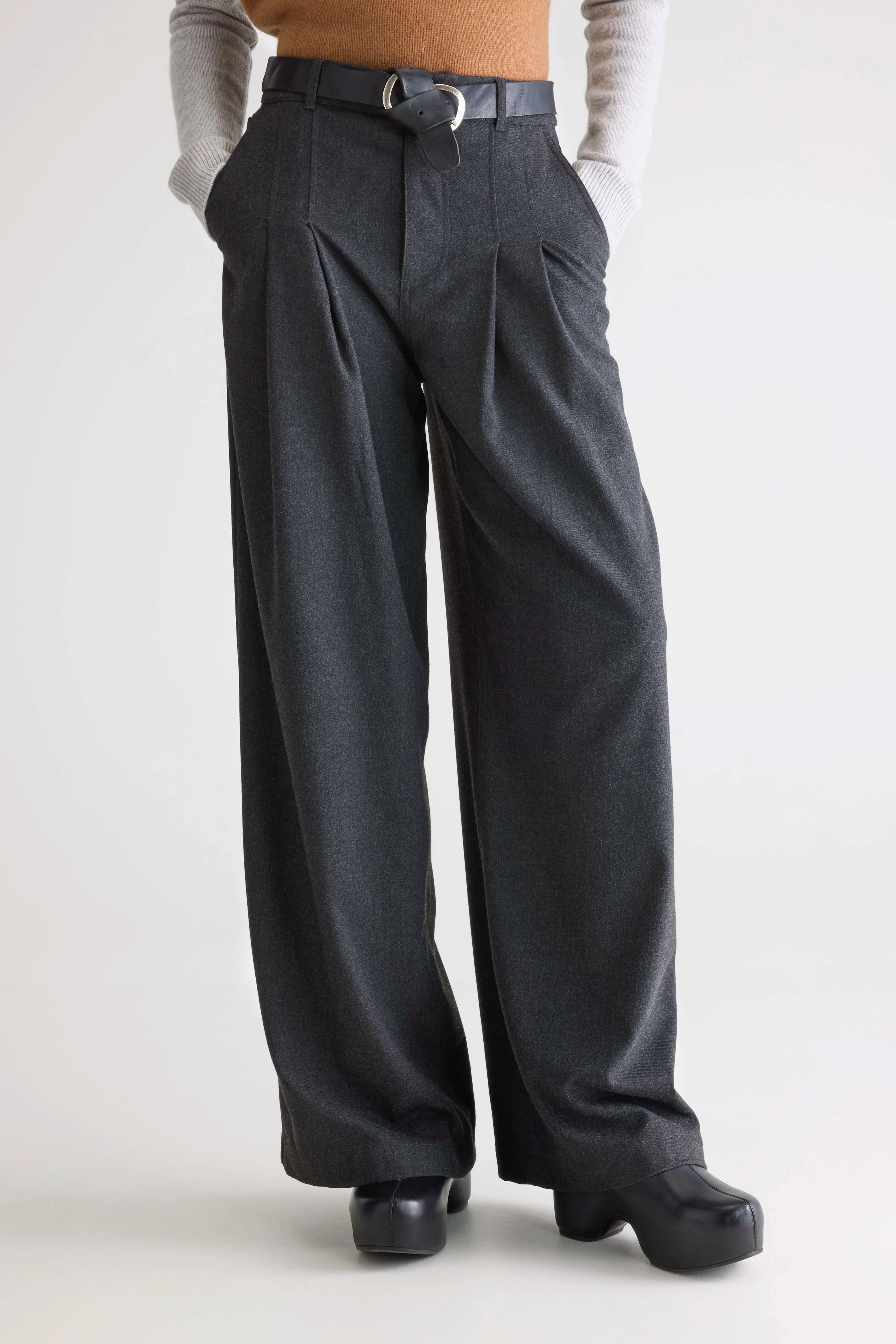 Organic Cotton Blend Lightweight Layer Sixtine tailored trousers (252 / W / ANTHRACITE)