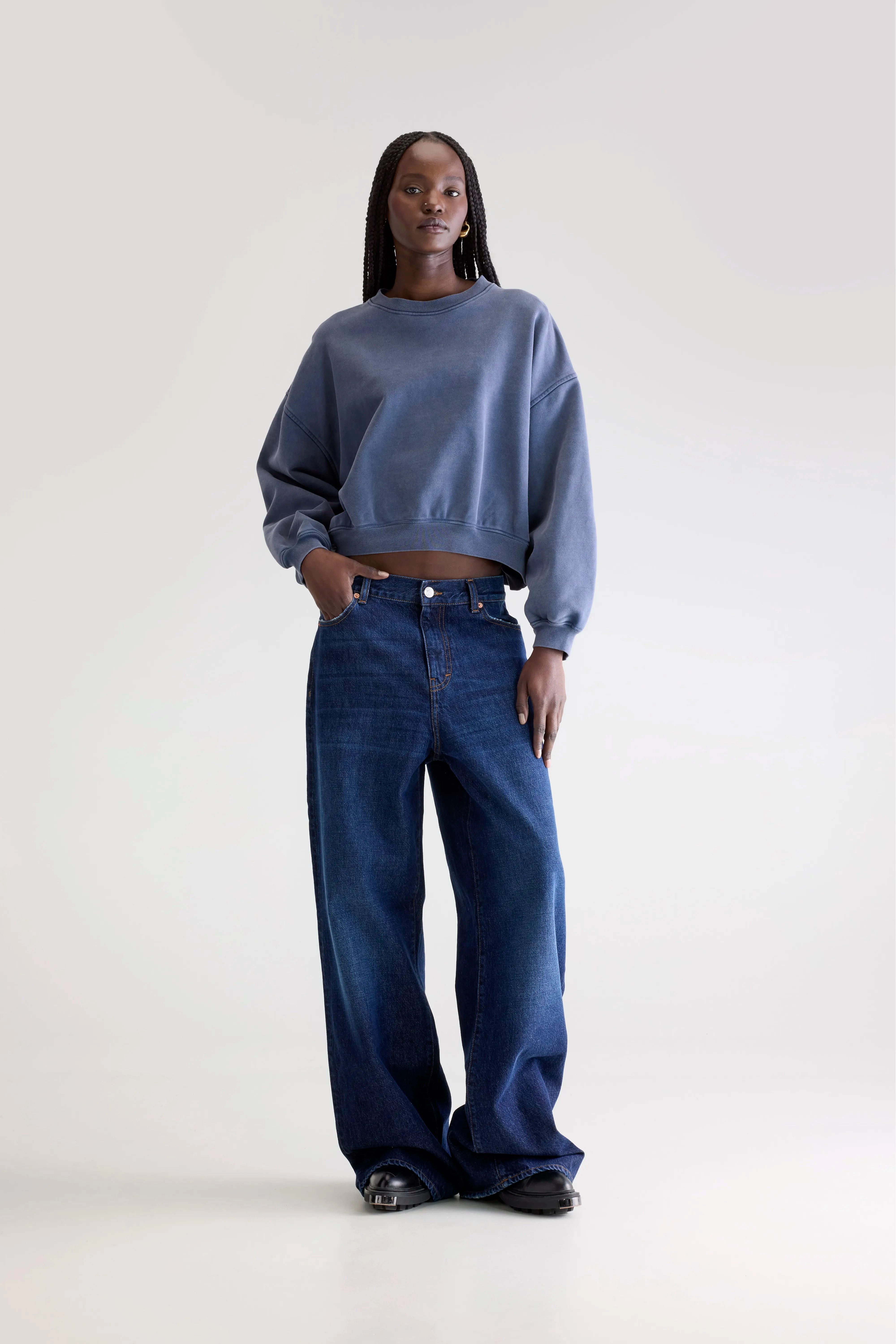 Semi Formal Chill Vibe Fancy cropped crewneck sweatshirt (252 / W / BLUES)