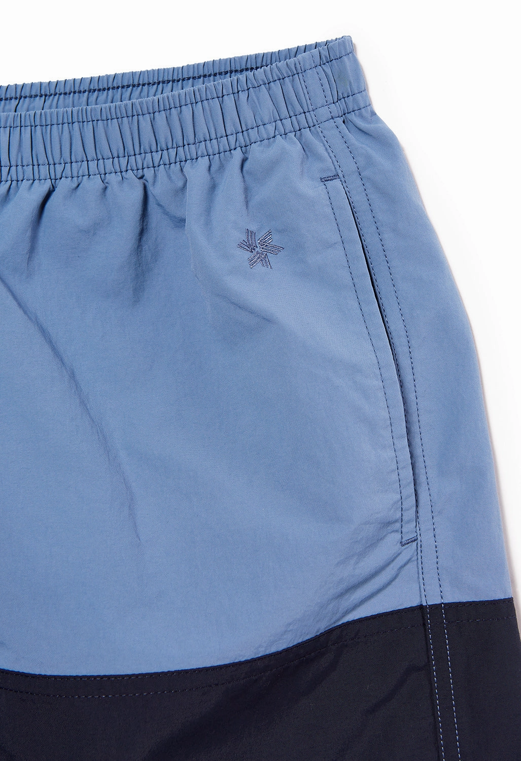 Eco Friendly Dye SeamlessConstruction Goldwin Men's Nylon Bicolor Shorts 7" - Horizon Blue/Ink Navy