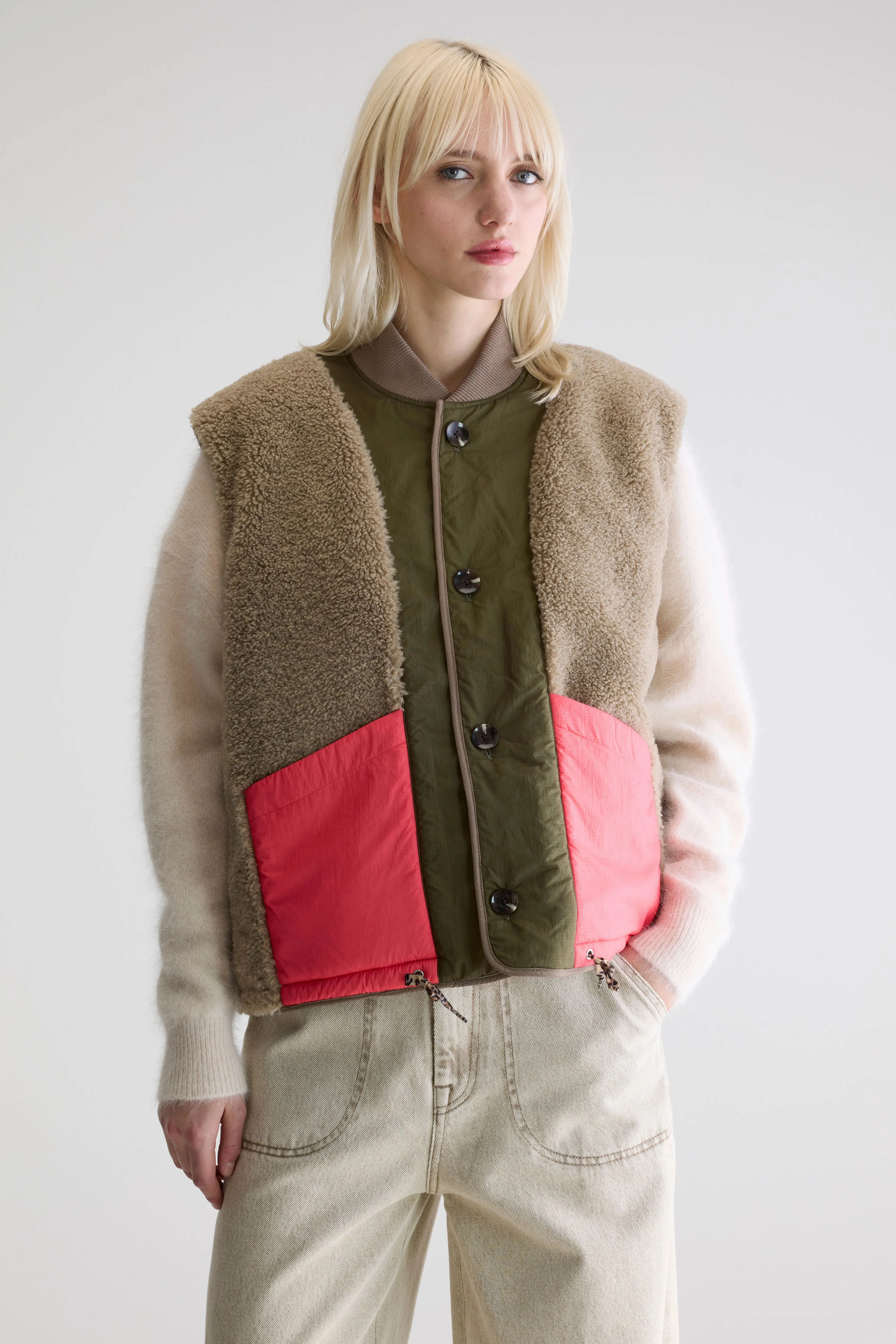 Bonded Seam Construction Hamilton sleeveless jacket (252 / W / PEEL)