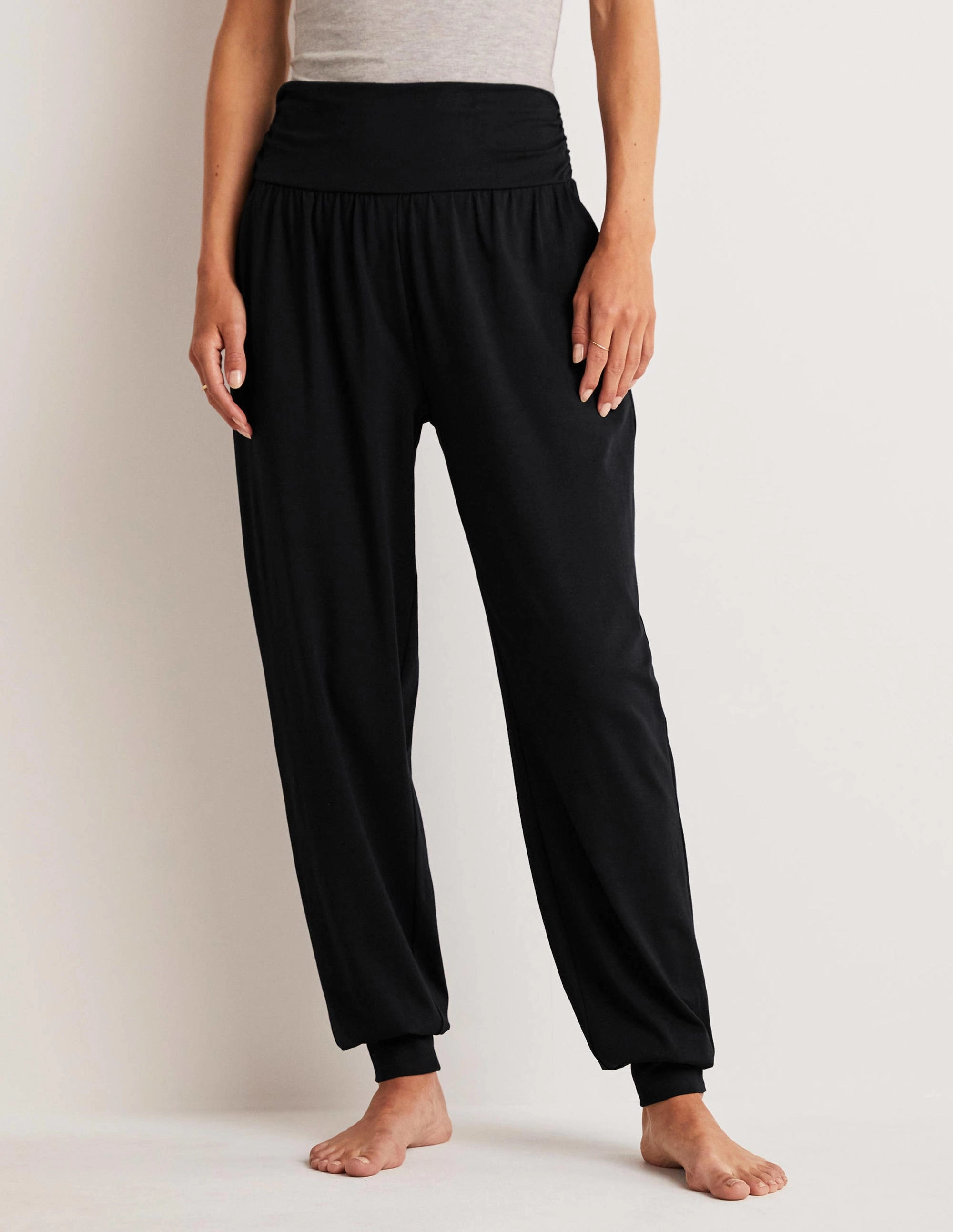 Wrinkle Free Fabric Comfy Active Hareem Jersey Joggers-Black