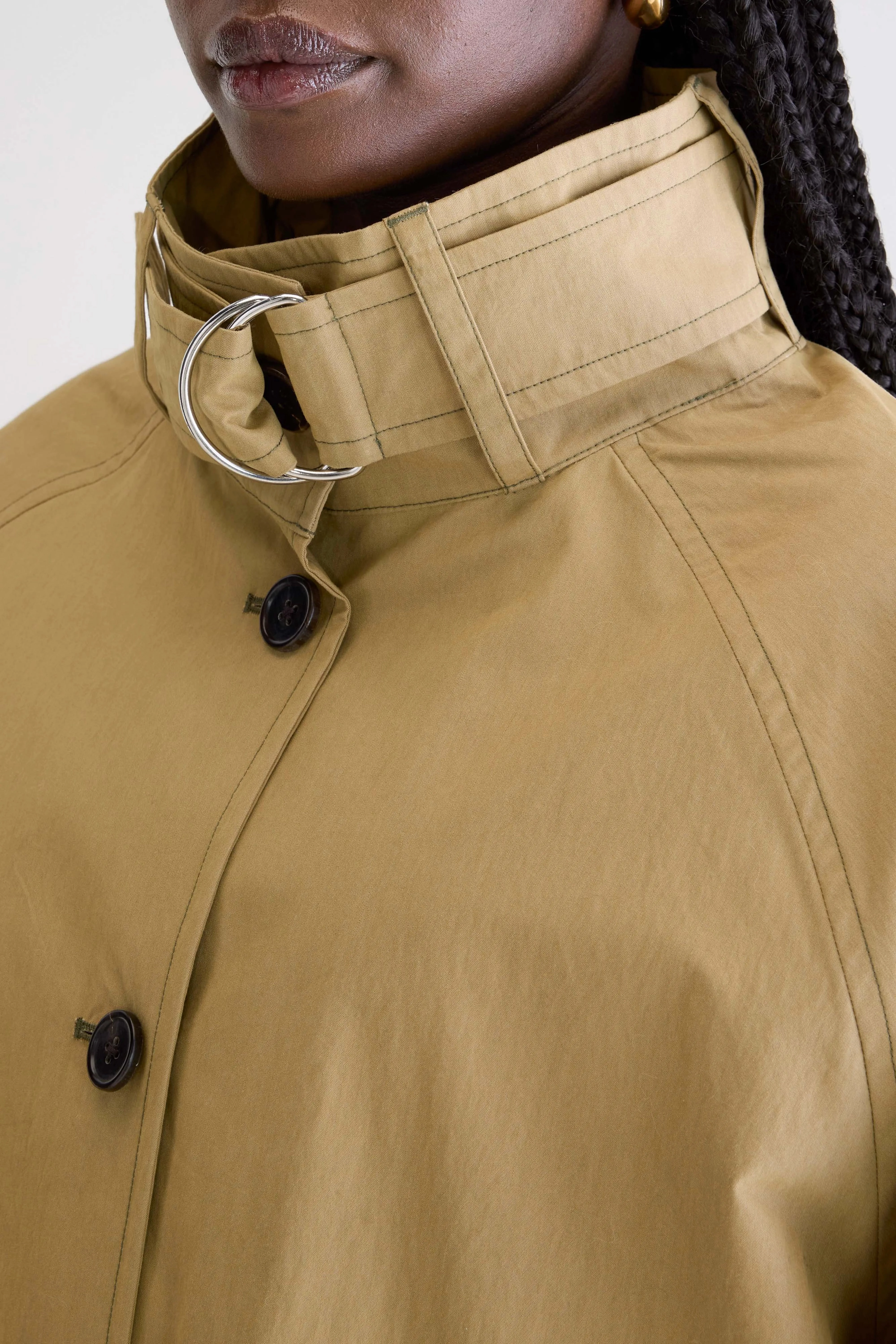 Ergonomic Armhole Cut Hubble light trench (252 / W / SOIL)