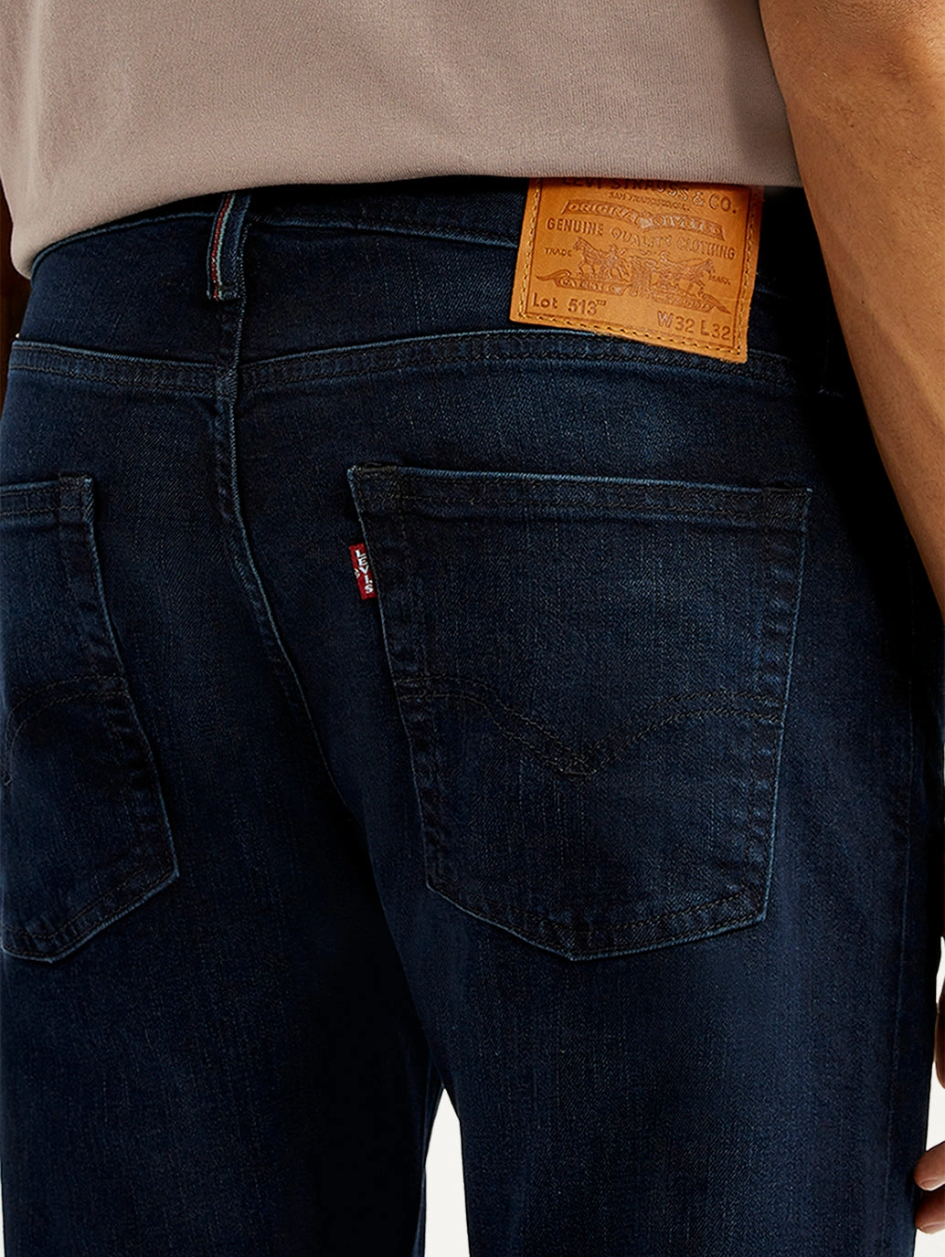 Men's 513 Dark Blue Slim Straight Fit Mid Rise Selvedge Jeans Cool Day Look