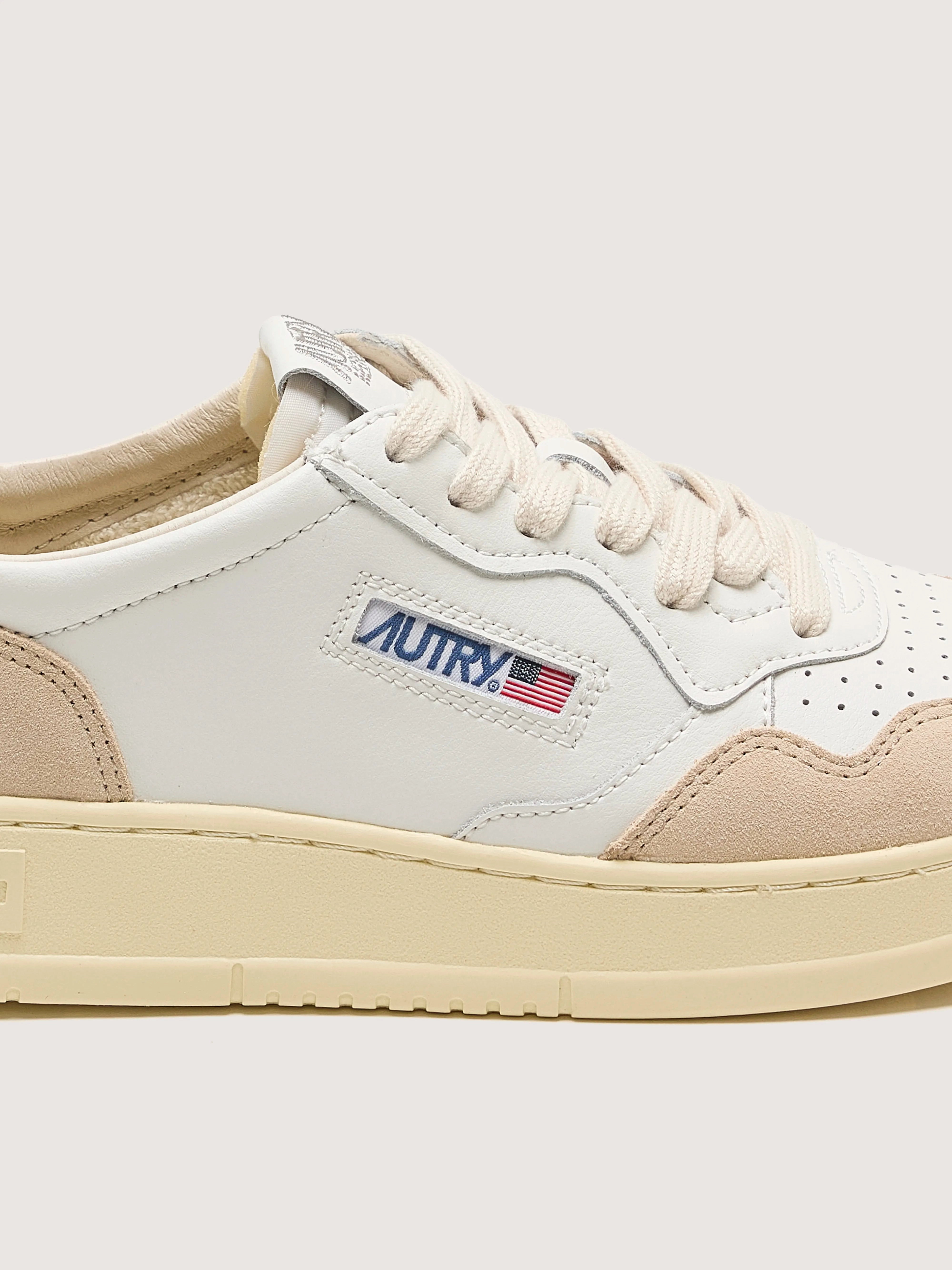 Low Profile Lightweight Midsole Geometry Medalist Low for Women (251 / W / GOLD)