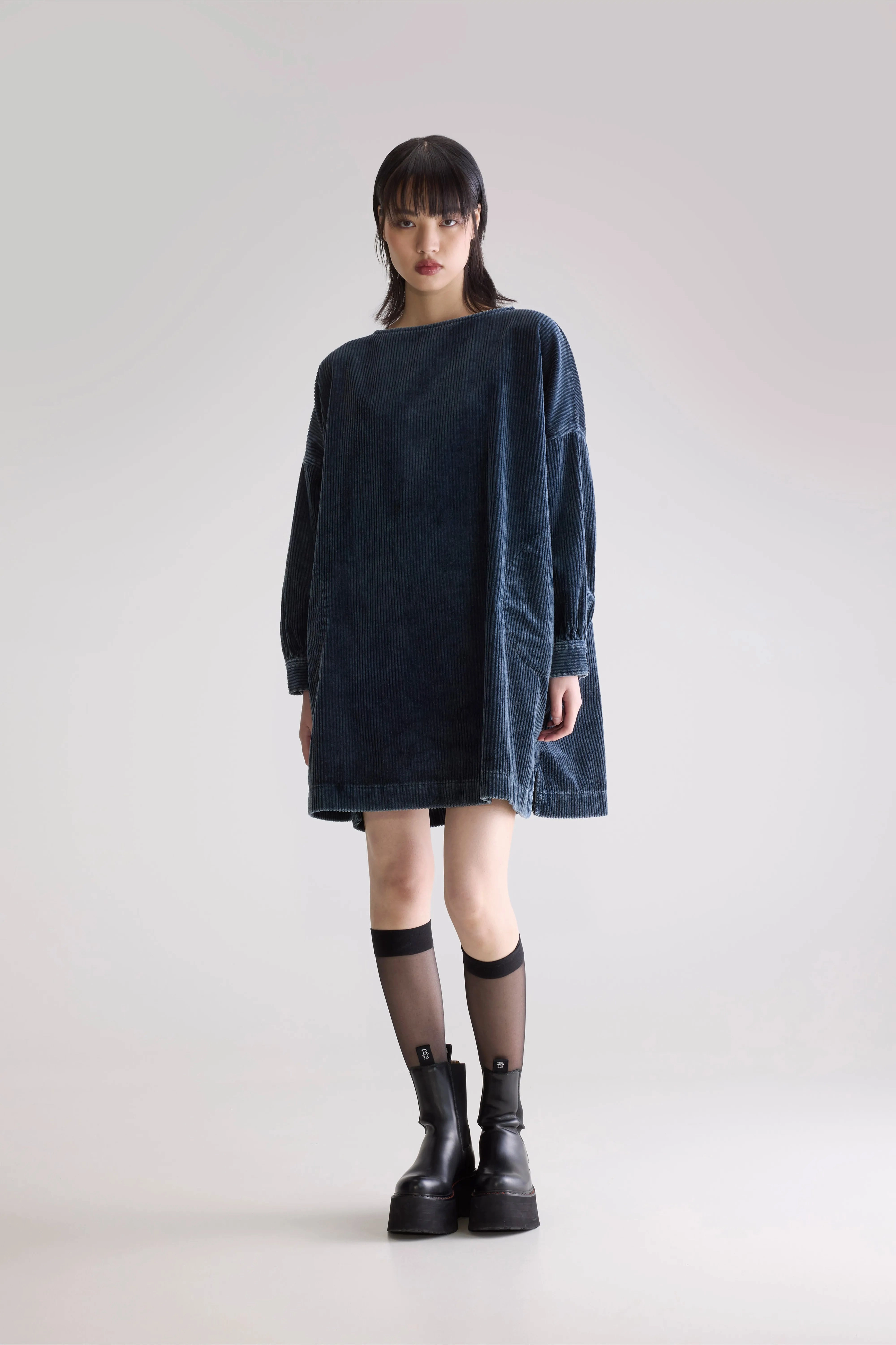 Past corduroy dress (252 / W / BLACK BLUE) Chic Style Wear Simple formal dress