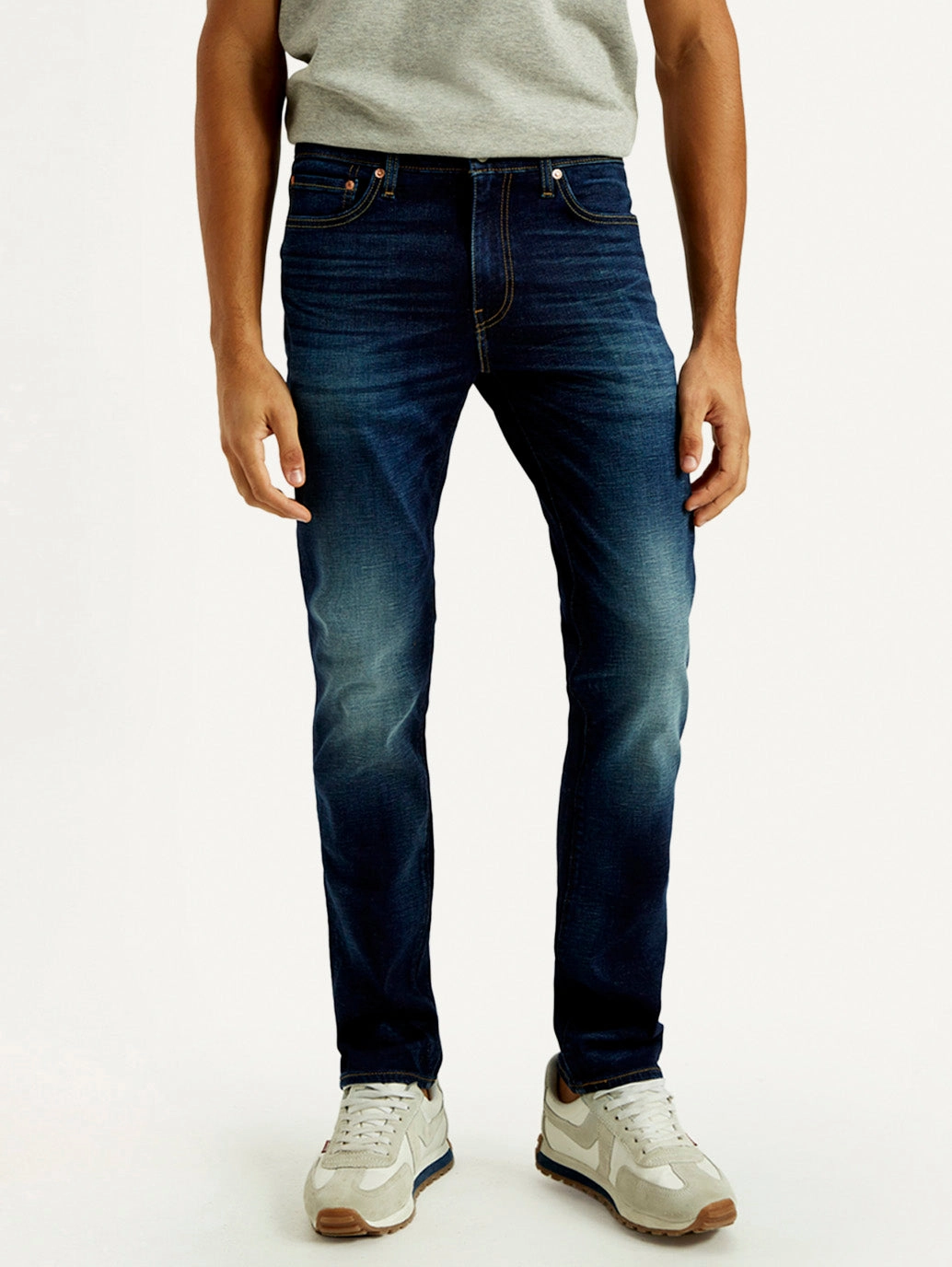 Clean Fit Workday Outfit Men's 511 Indigo Slim Fit Mid Rise Linen Jeans