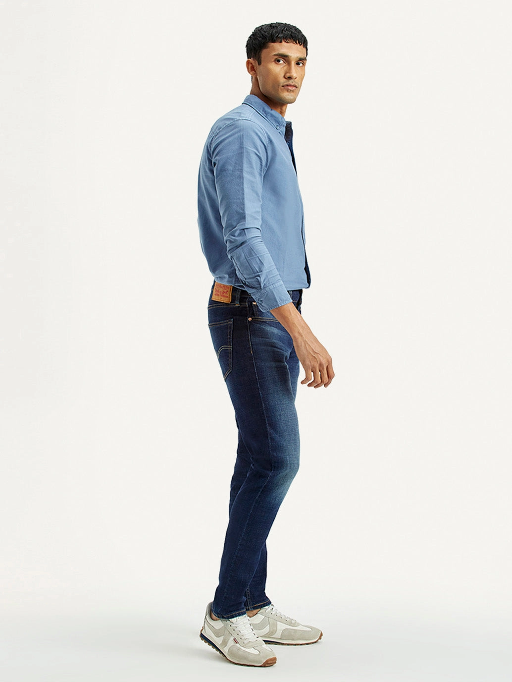 Men's 512 Dark Indigo Slim Tapered Fit Mid Rise Jeans Straight Leg Design Sandblasted Details