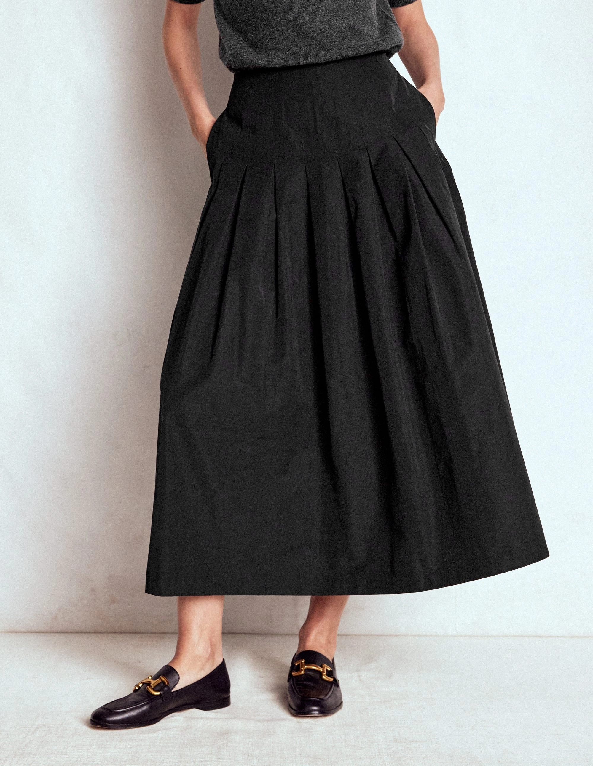 Opaque finish Valentina Taffeta Midi Skirt-Black