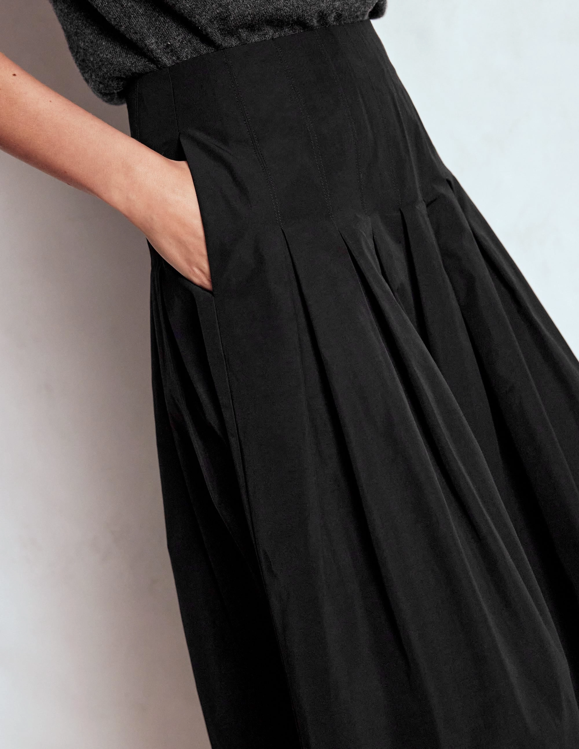 Valentina Taffeta Midi Skirt-Black Fashion Forward Versatile Fit