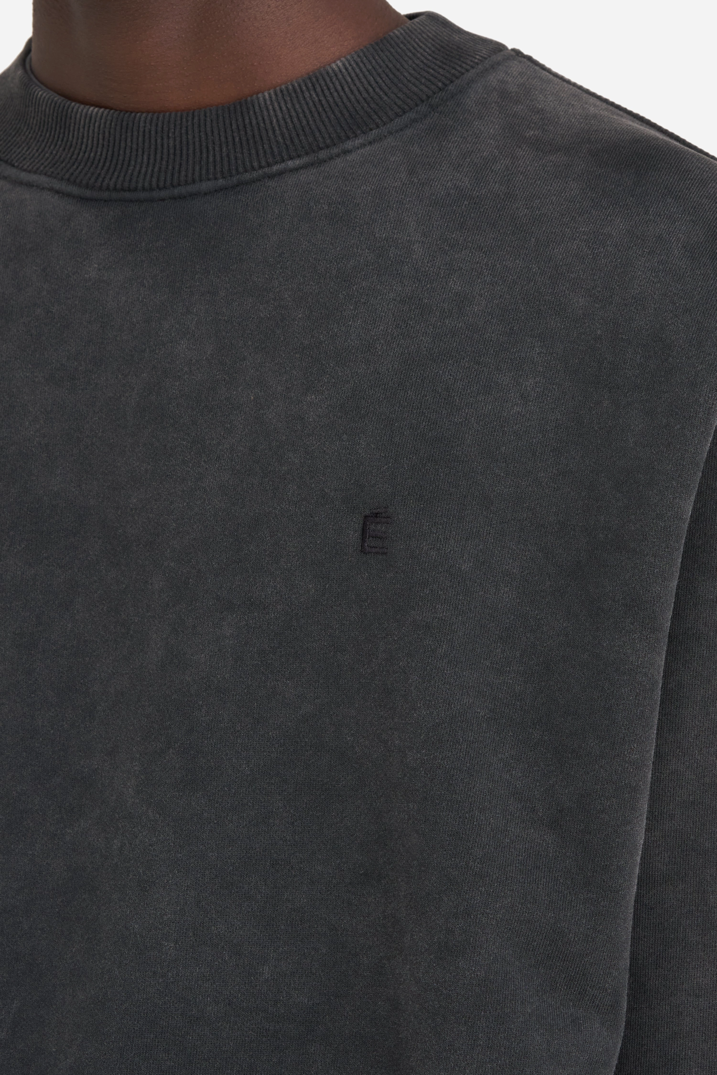 RELAX CREW ?? Slim Silhouette