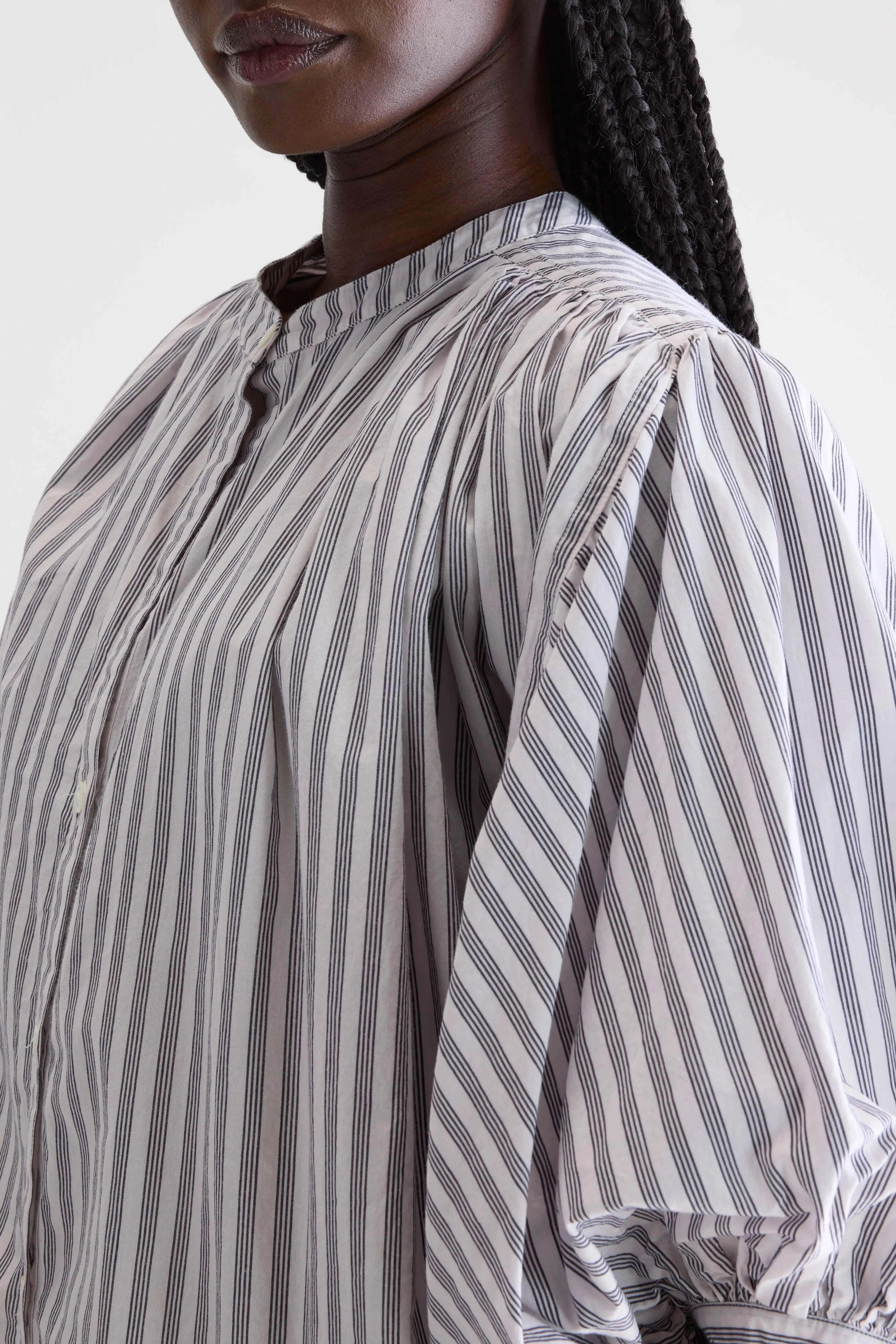 Ink cropped blouse (252 / W / STRIPE A) Floral Motif Sustainable Design