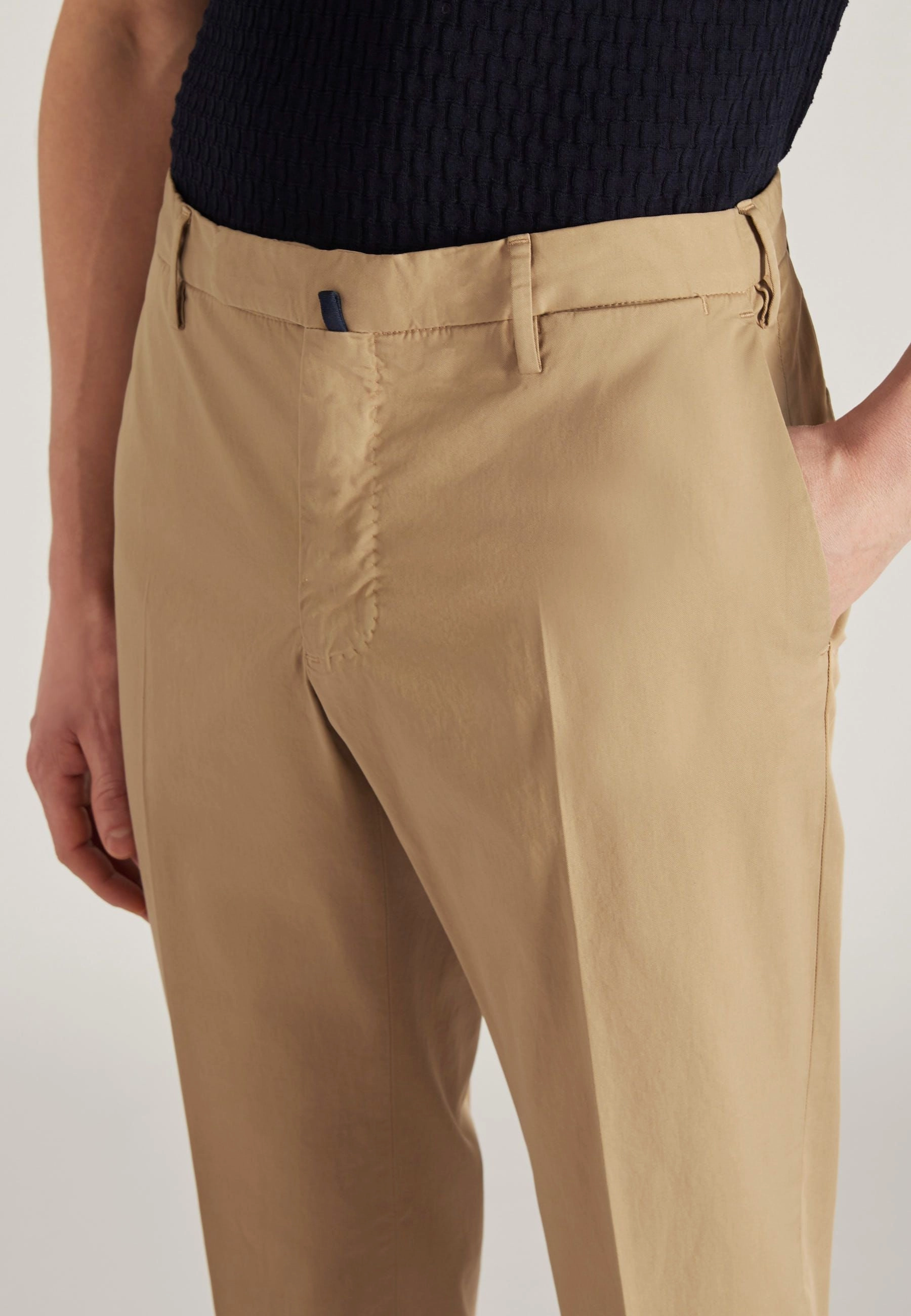 Comfort Focused Multi Pocket Configuration Slim-fit certified Royal Batavia cotton trousers