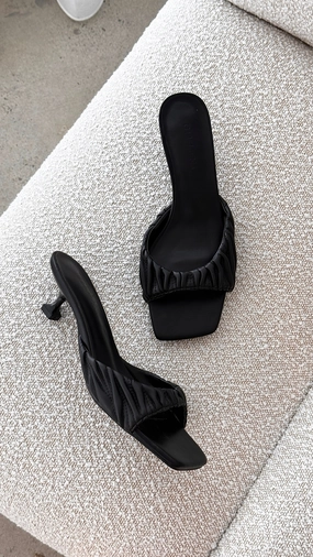 Luxury Fit Long Leg Look Pilar Heel - Black