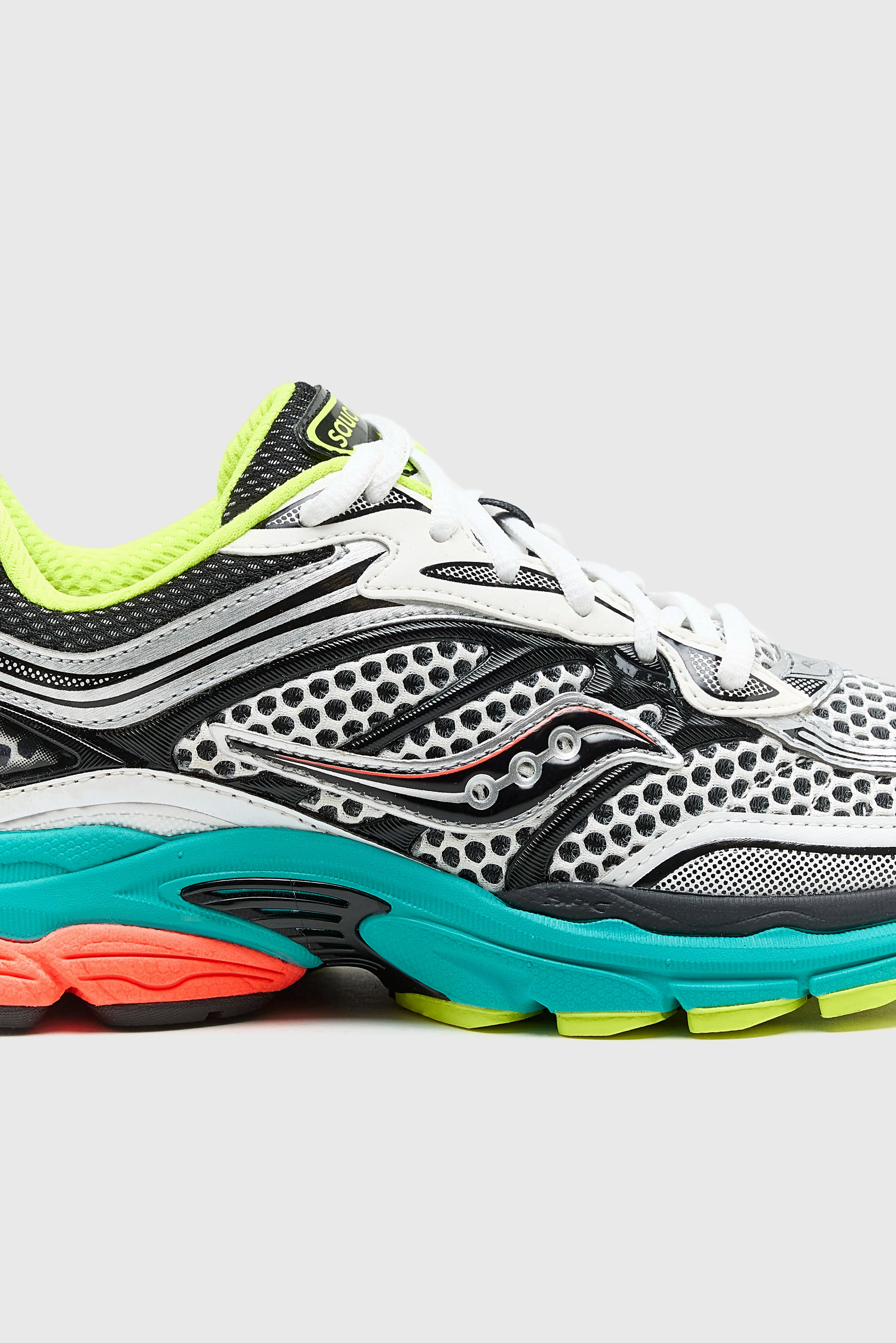 Comfort Advantage Zero Gravity Cushioning ProGrid Omni 9 for Women  (252 / W / SILVER)