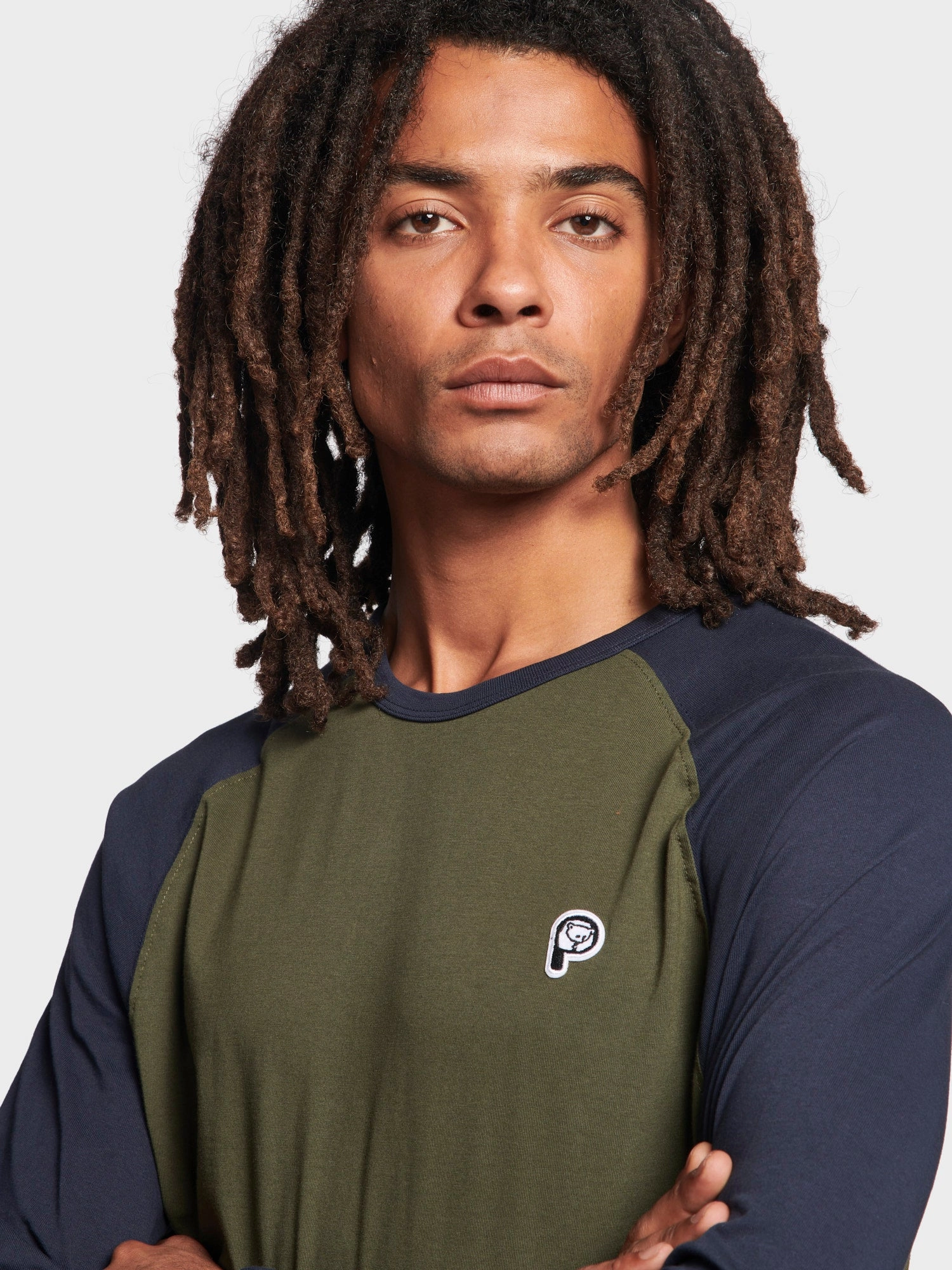 P Bear Chest Badge Raglan LS T-Shirt Forest Night LightweightBlend
