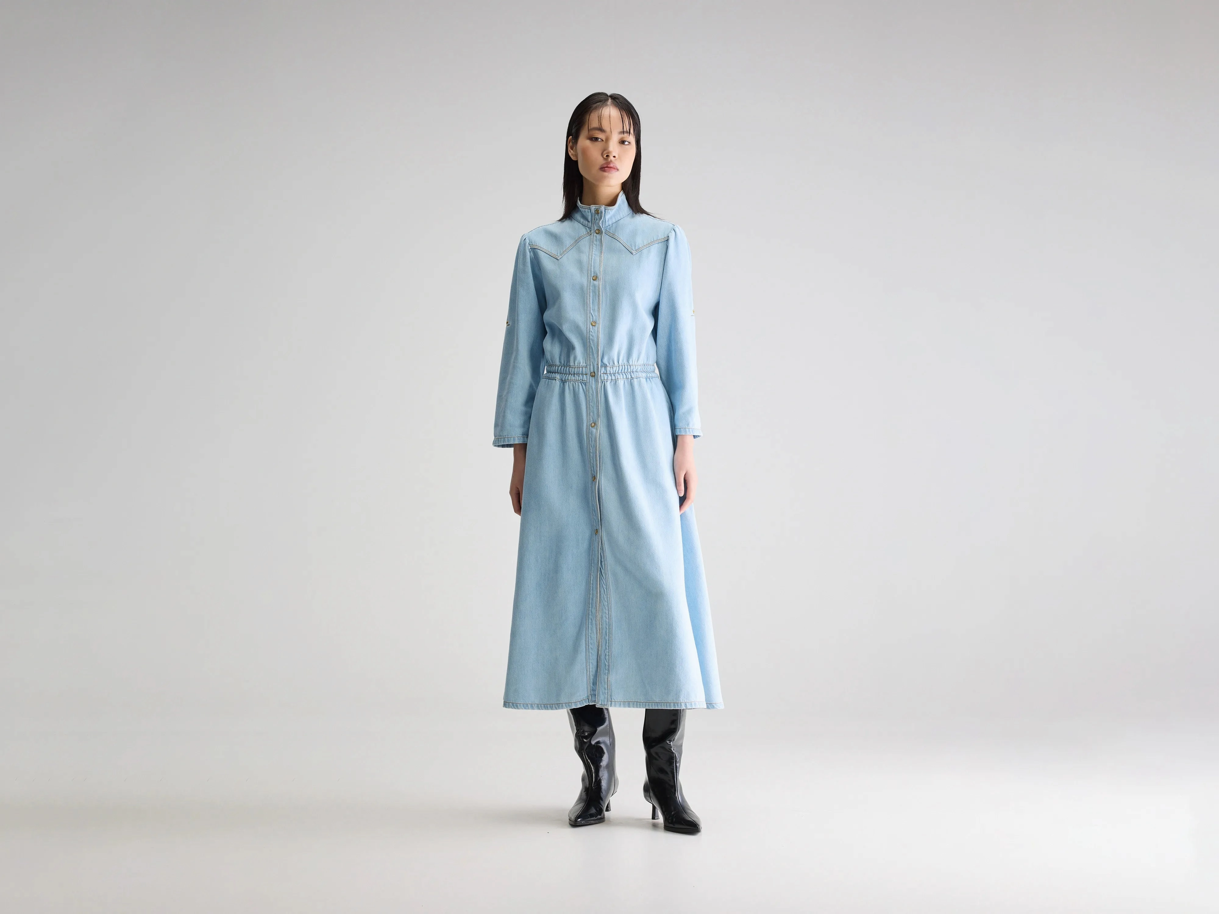 Smooth Edge Pakita denim midi dress (251 / W / LT BLUE BLEACH)