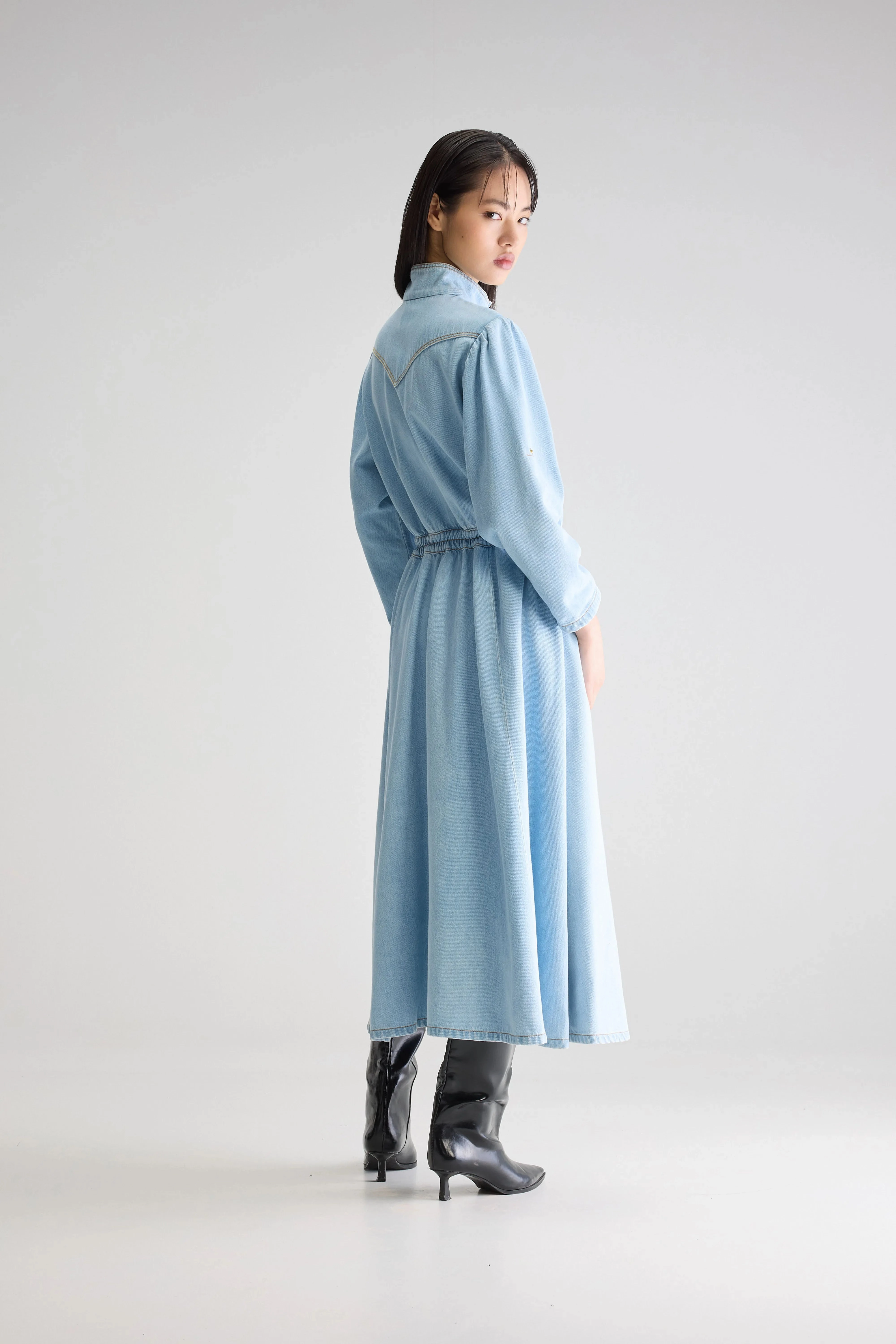 Pakita denim midi dress (251 / W / LT BLUE BLEACH) Relax Flex Vibe Choice