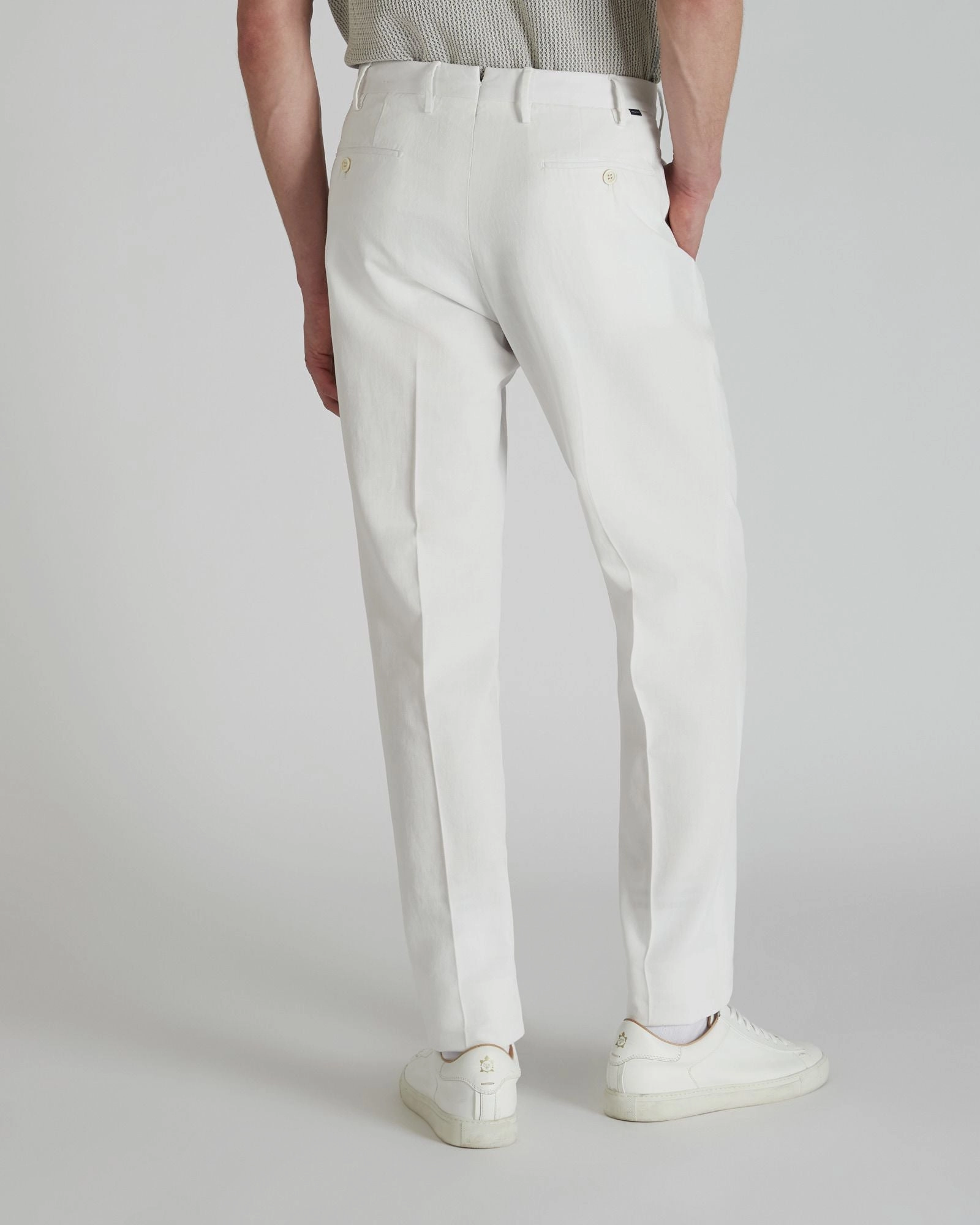 Tapered-fit Chinolino ice cr??pe trousers Durable Seam Construction
