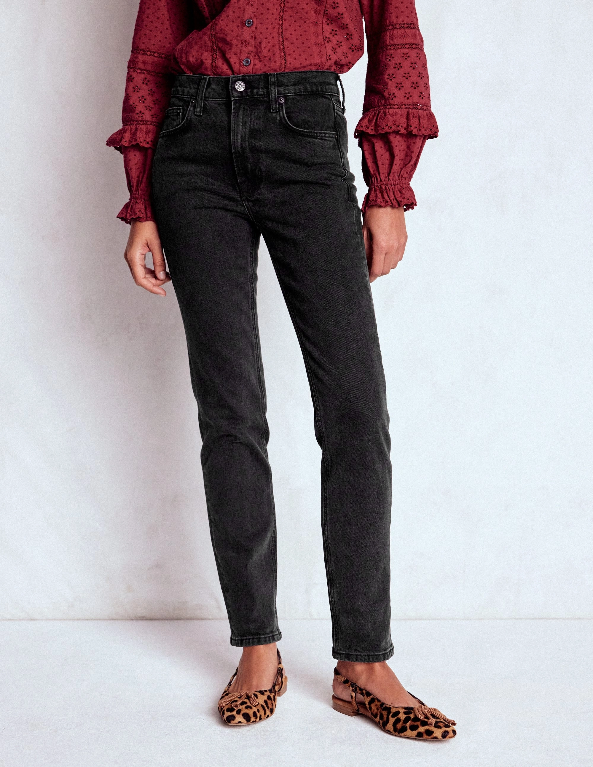 Flattering Design Wear Adaptive Fit Girlfriend Jeans-Washed Black