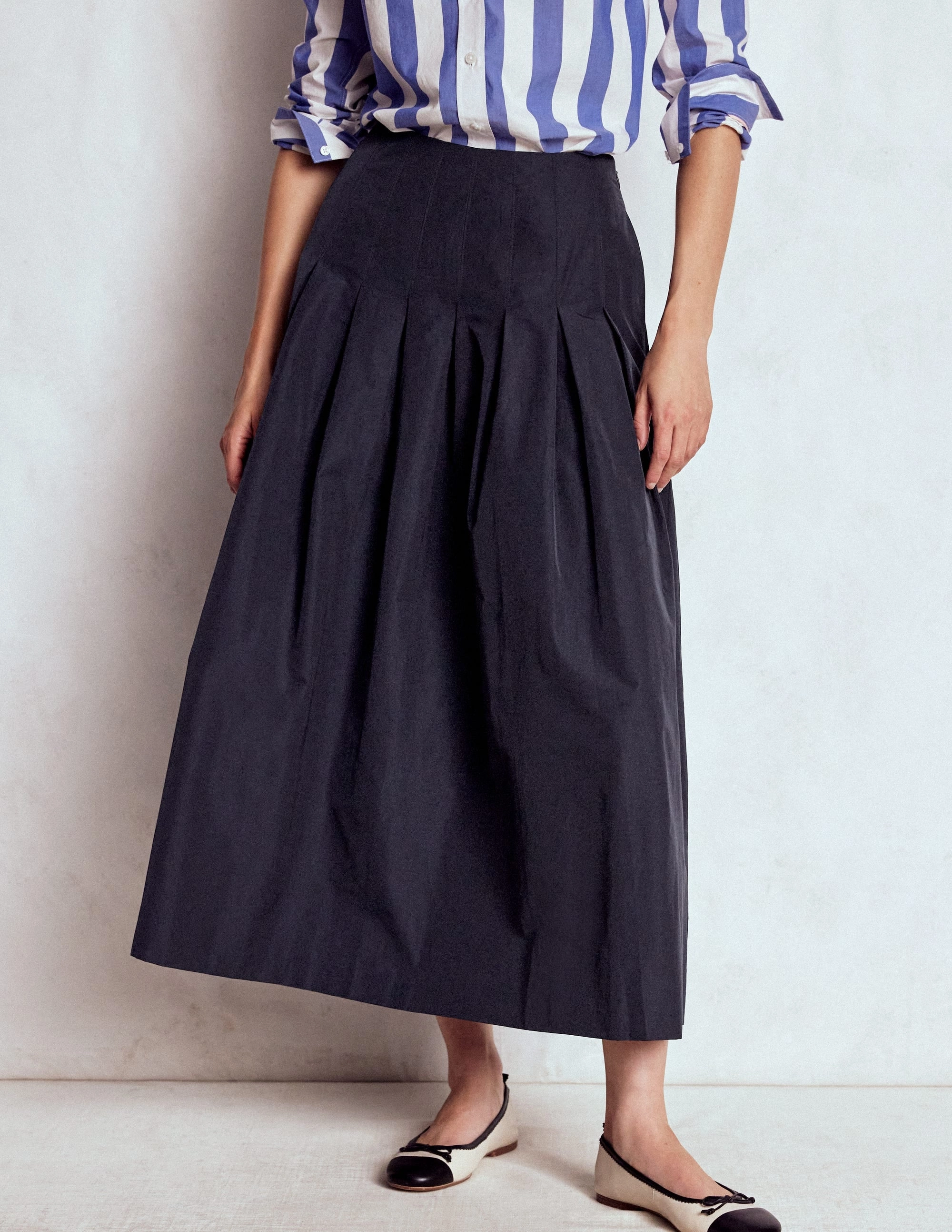Comfy Look mix and match Valentina Taffeta Midi Skirt-Navy