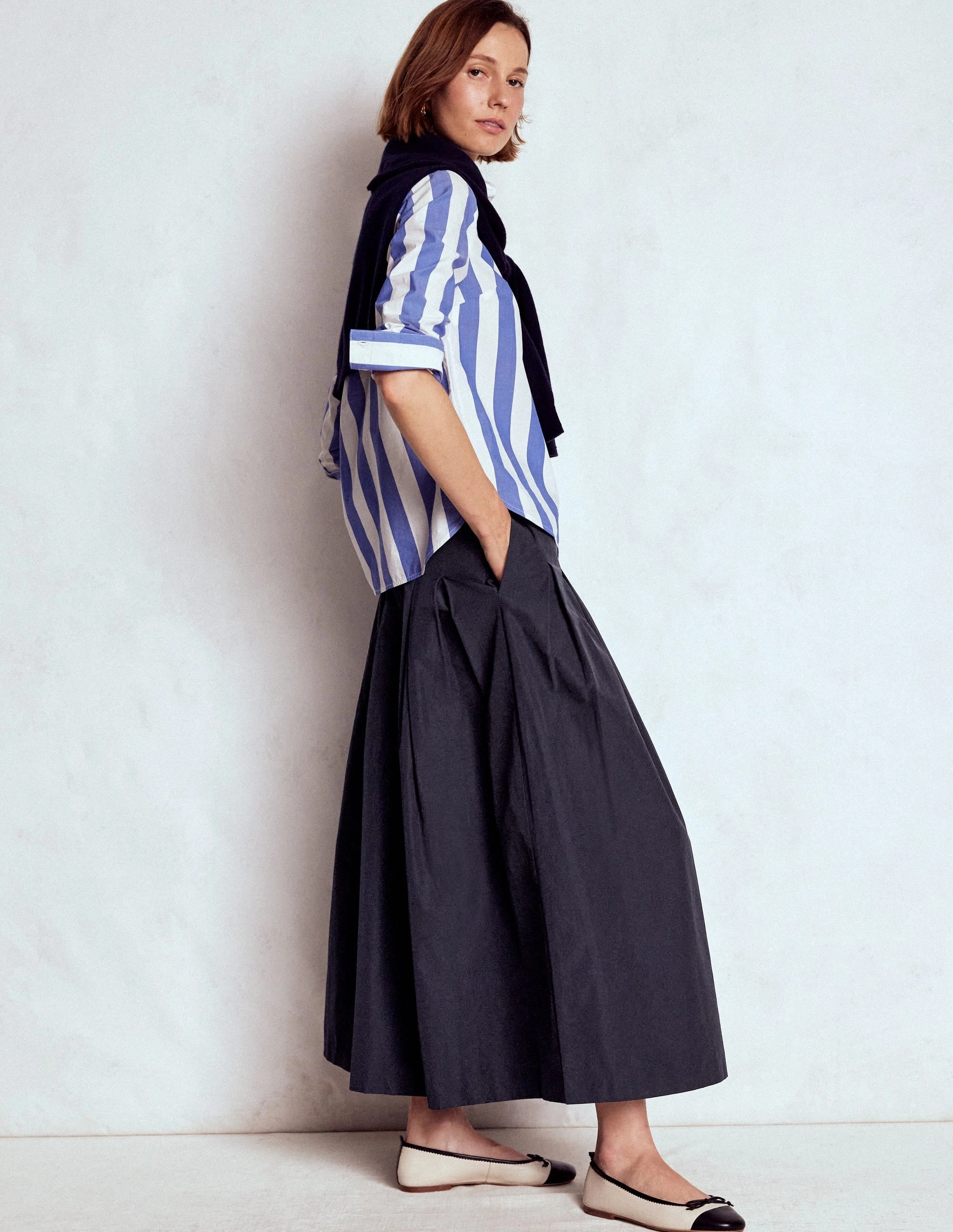 Casual Feel Valentina Taffeta Midi Skirt-Navy