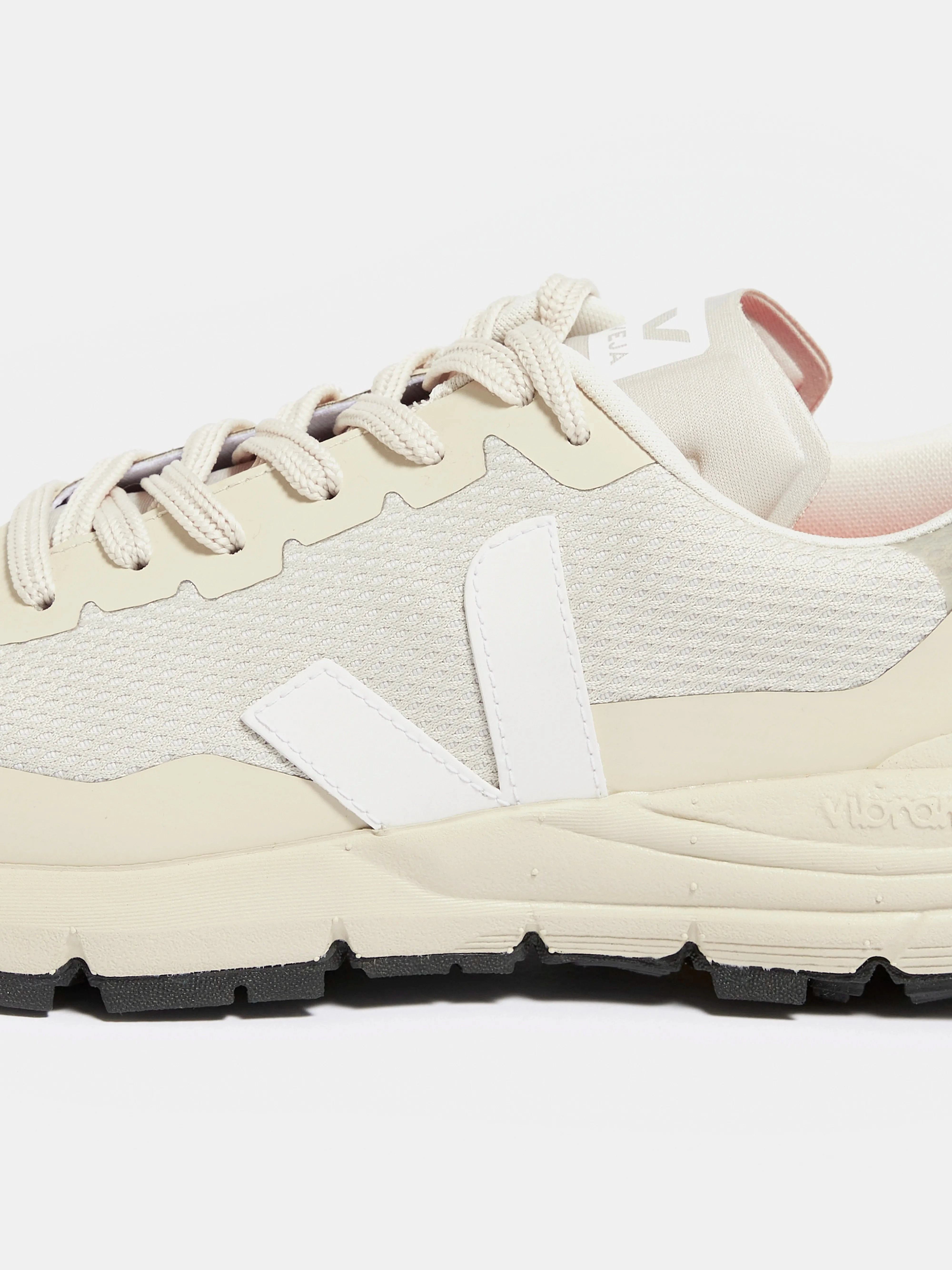 Distinctive flair Ergo Sole Dekkan Alveomesh for Women (242 / W / WHITE)