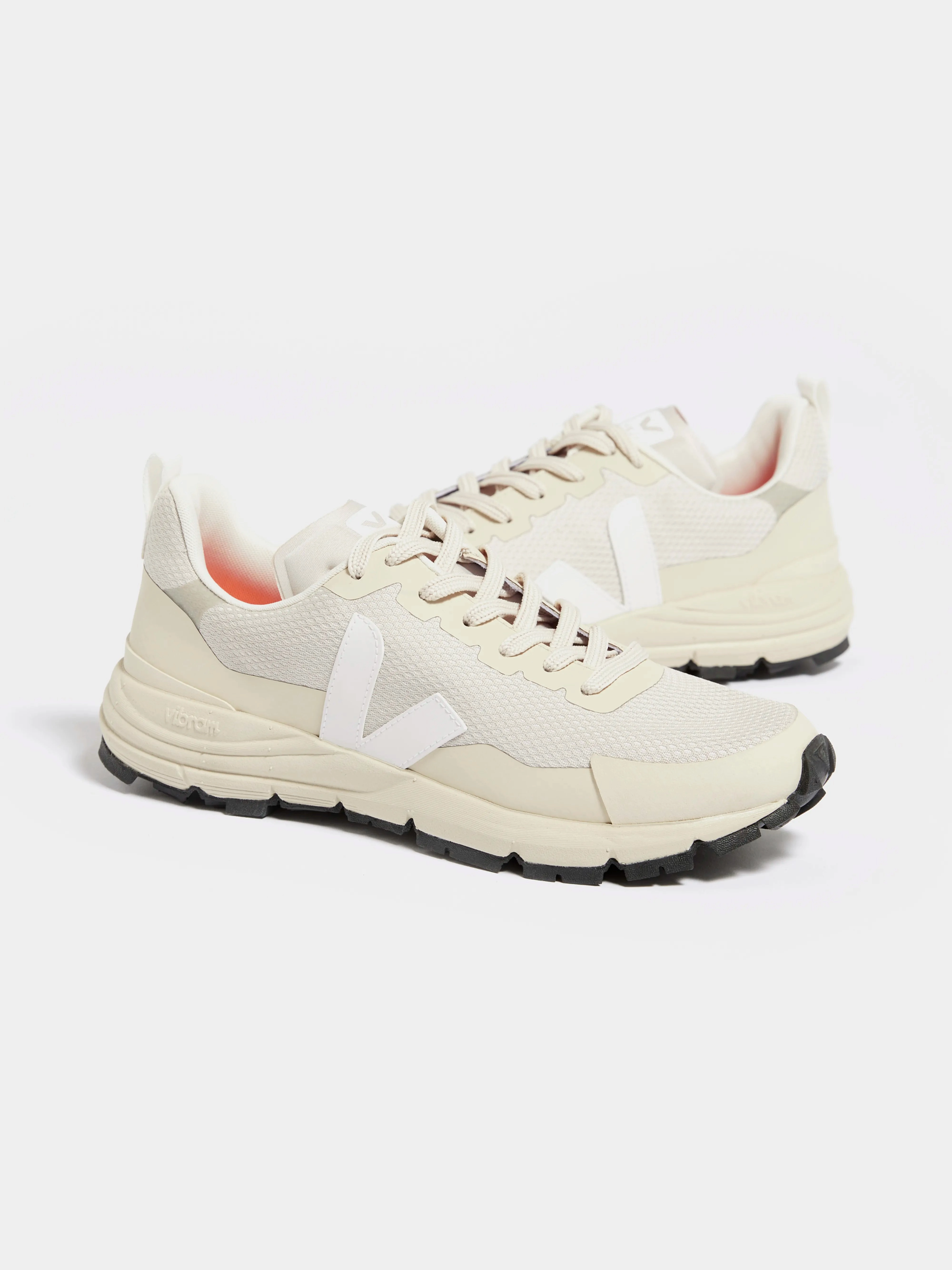 Textured Upper Urban Luxury Dekkan Alveomesh for Women (242 / W / WHITE)