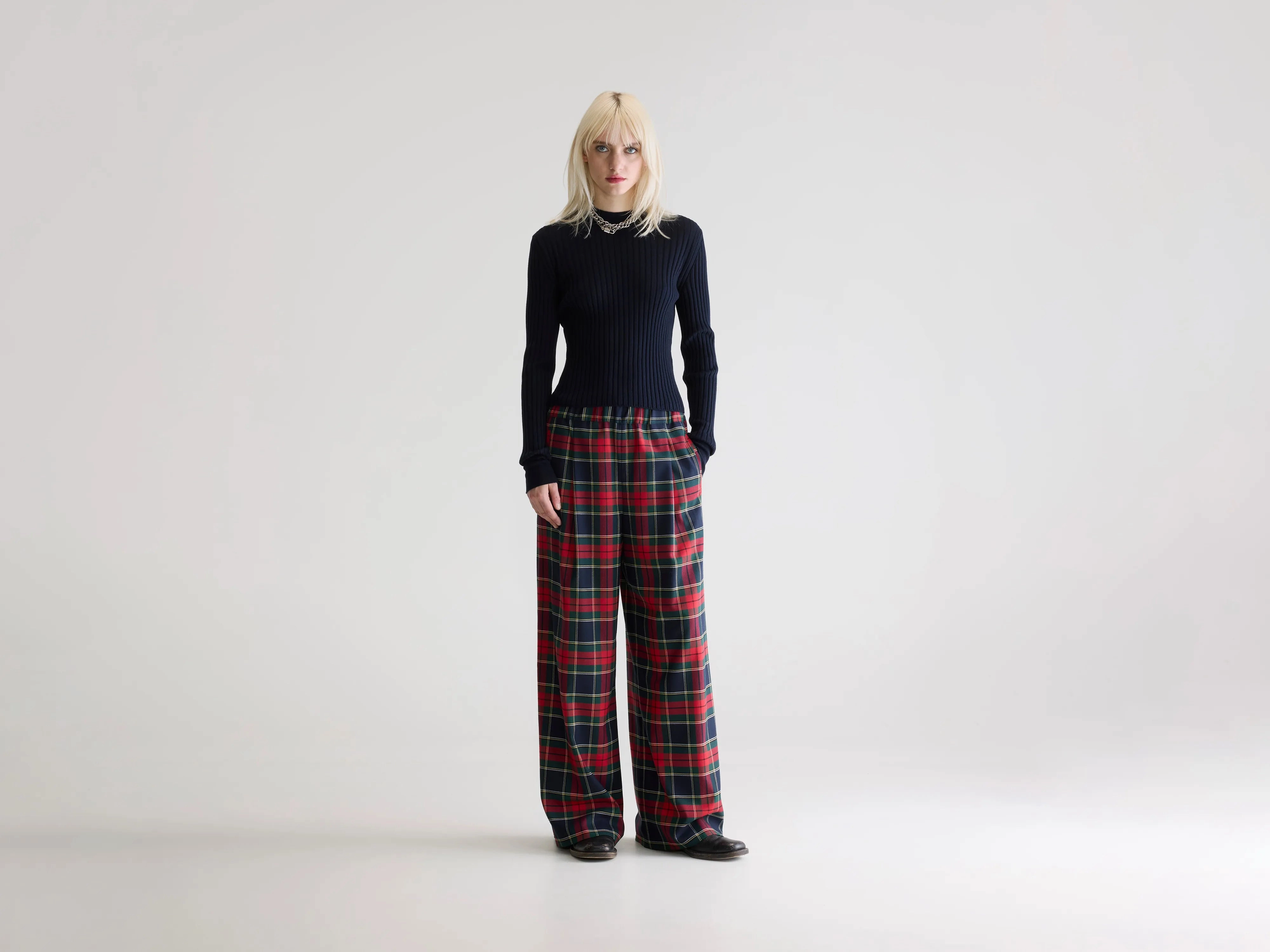 Vespa wide trousers (252 / W / CHECK B) Body Shape