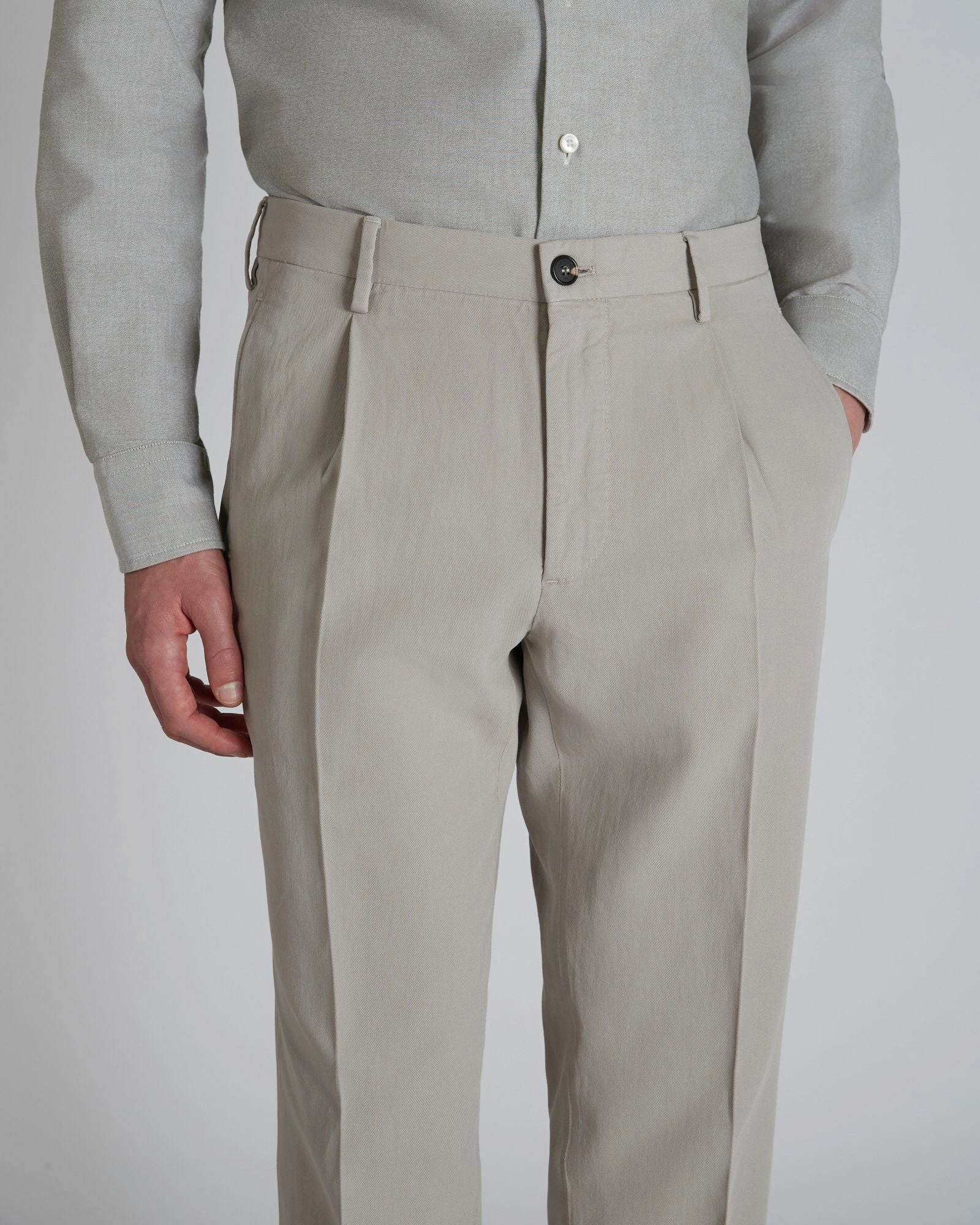 Minimalist Fit Easy Flex Design Tapered-fit Chinolino ice cr??pe trousers