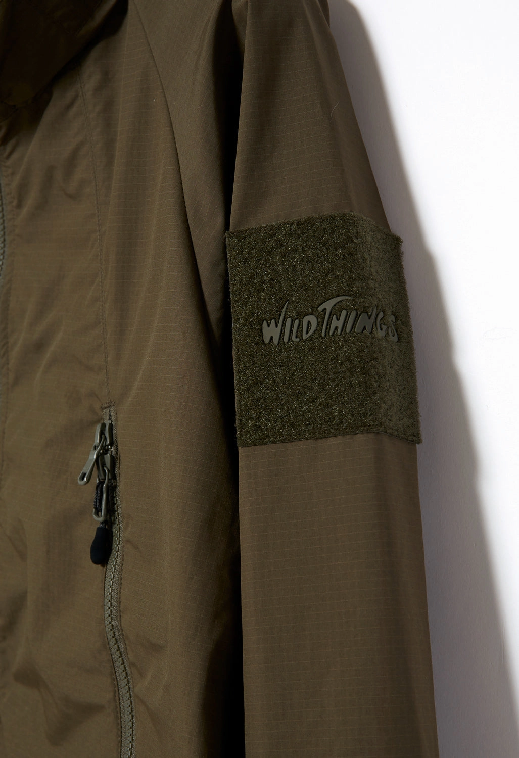 Wild Things Men's Light Happy Jacket - Olive Athletic Tailored Fit Lightweight Thermal Tech